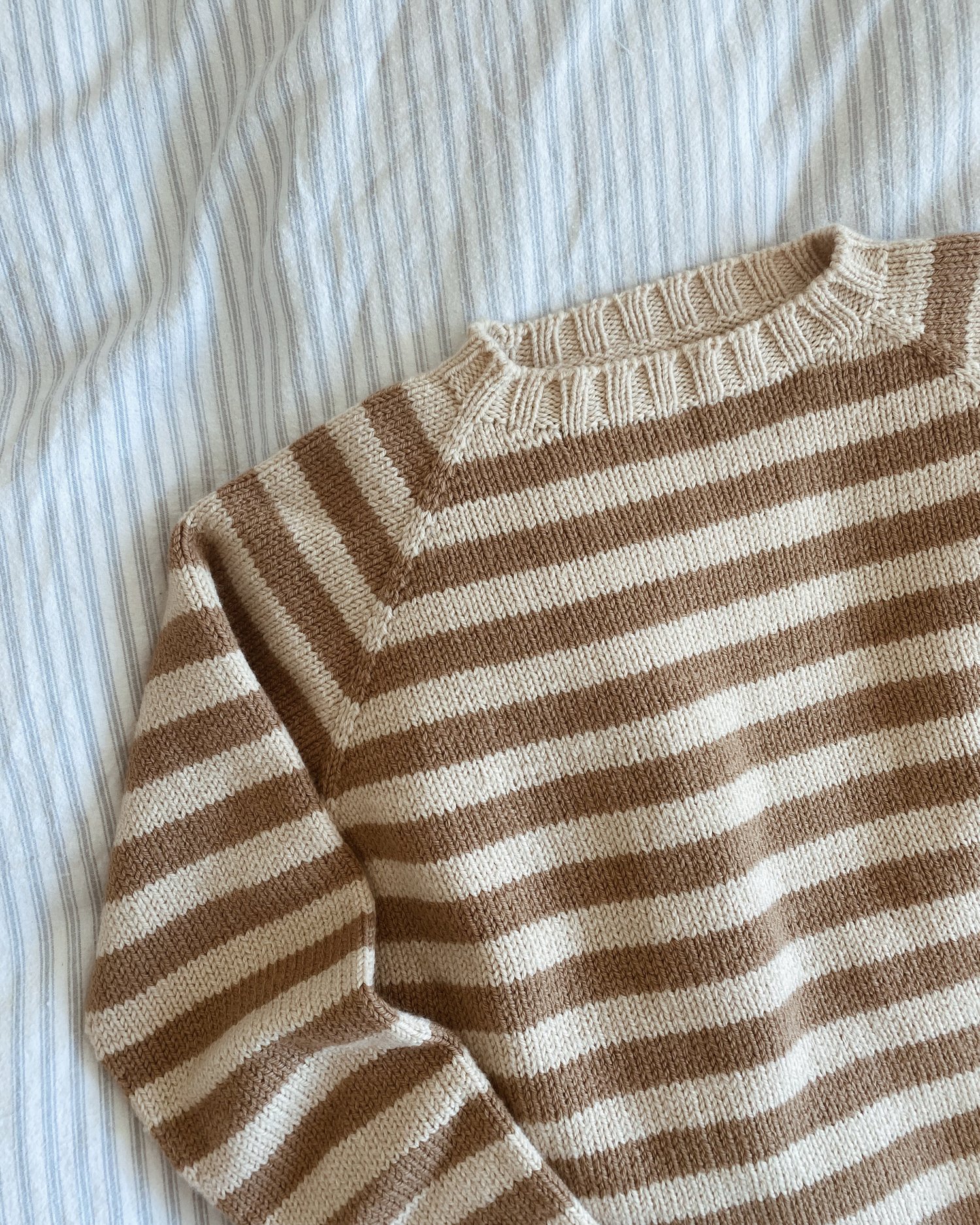 sagtmodighed fjendtlighed voksenalderen Compliment Sweater (dansk) — Strikkekaffe