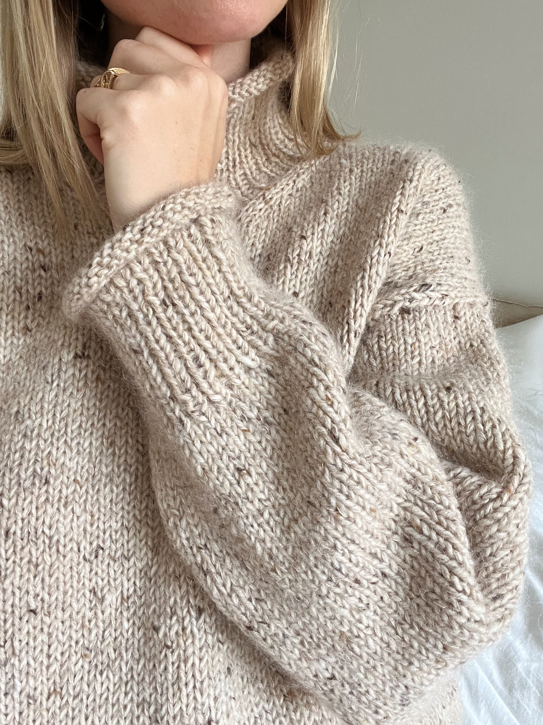 Helle Sweater ENGLISH — Strikkekaffe Knitwear