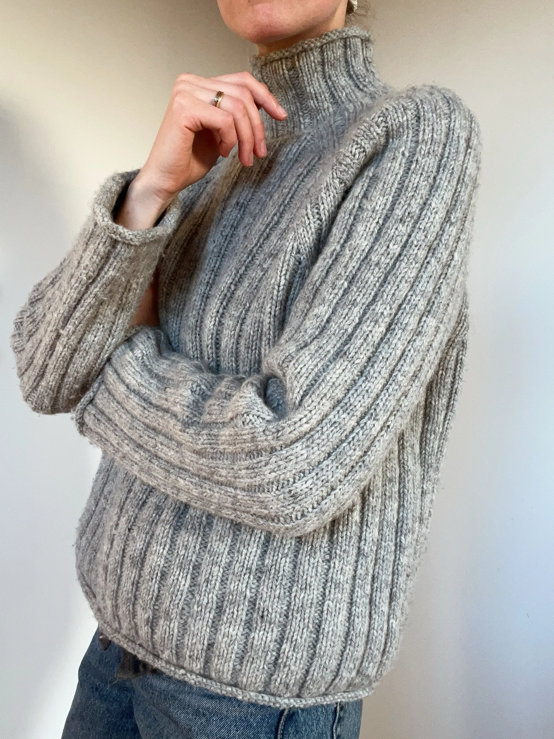 Oppskrift p&aring; Rim Sweater er n&aring; ute p&aring; norsk, engelsk og dansk 🌬️ En ribbestrikket genser med h&oslash;y hals og rullekanter. Strikket i Atlas fra Sandnes Garn, en deilig kombinasjon av norsk lammeull og merino 🐑

Oppskriften er ti