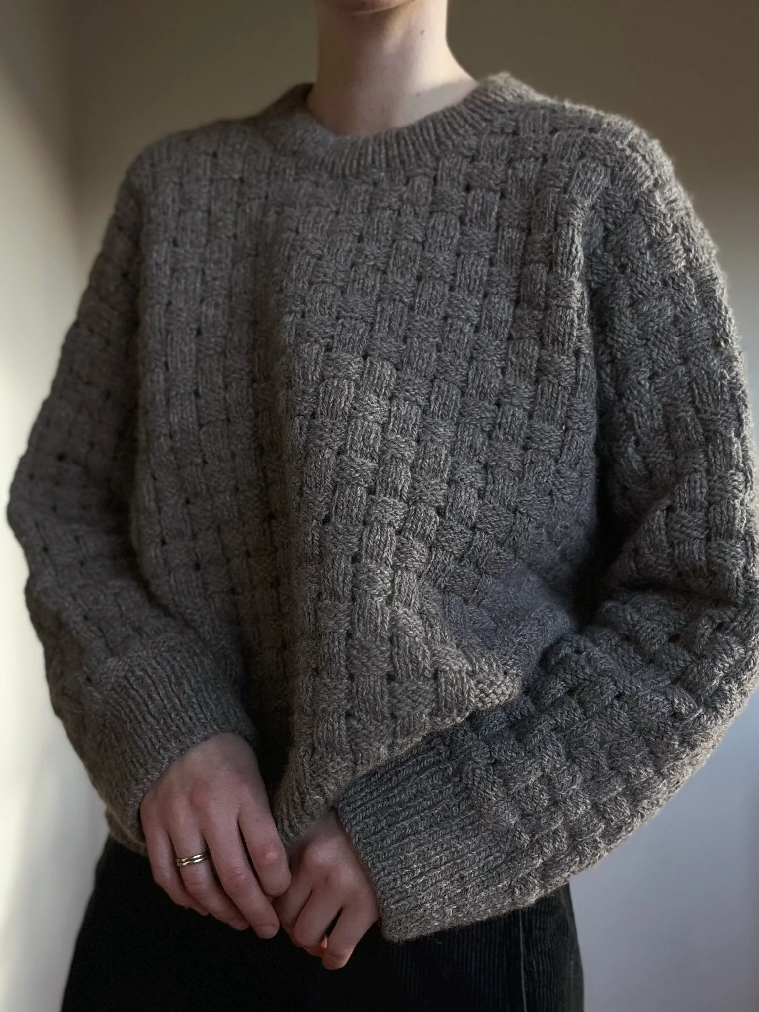 Korshavn Sweater Light 🧺🍂 Det har ligget lenge i kortene at Korshavn Sweater skulle f&aring; en ny og lettere versjon, og det er s&aring; gledelig at den er like rundt hj&oslash;rnet &clubs;️

Den nye versjonen strikkes ovenfra og ned, med vendepin