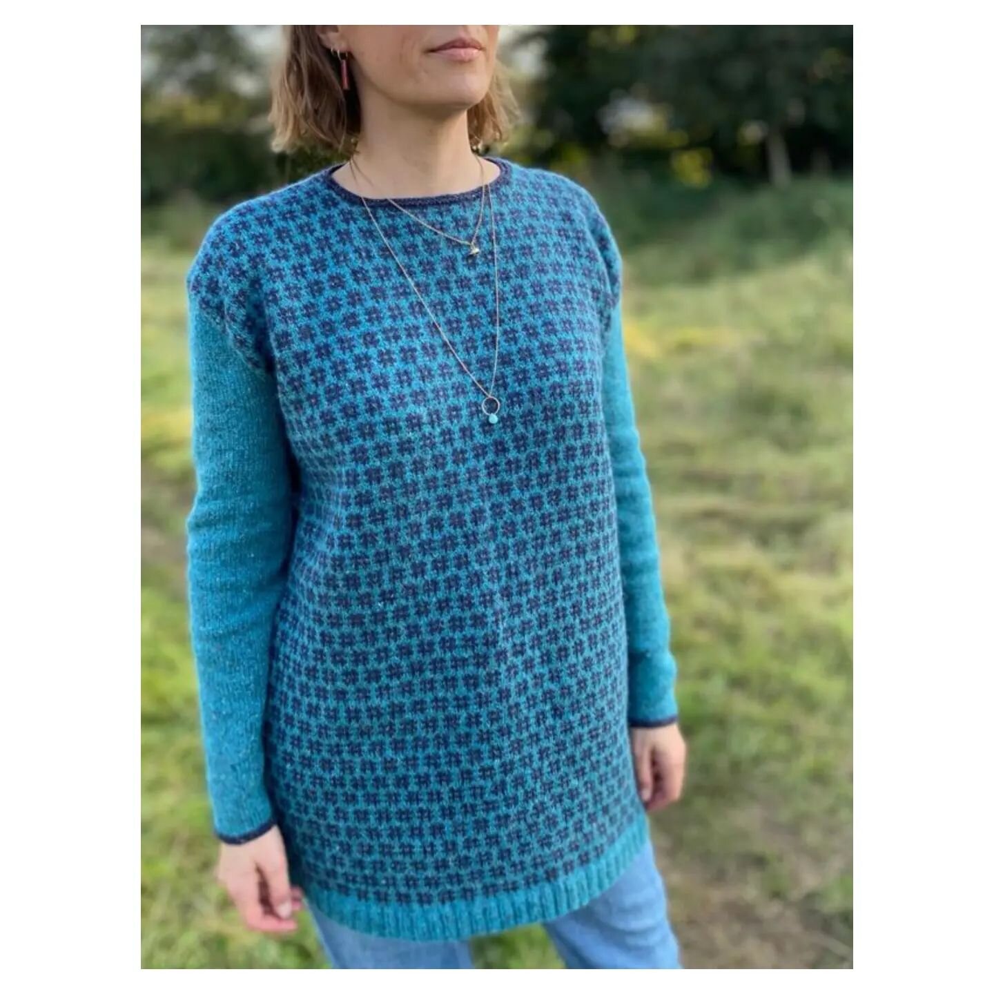 New on the Journal 👉 Isla Jumper Dress. Link in bio 👆.
.
PATTERN: Isla Jumper from KIY by @emmaknitted 
YARN: @rowanyarns Felted Tweed