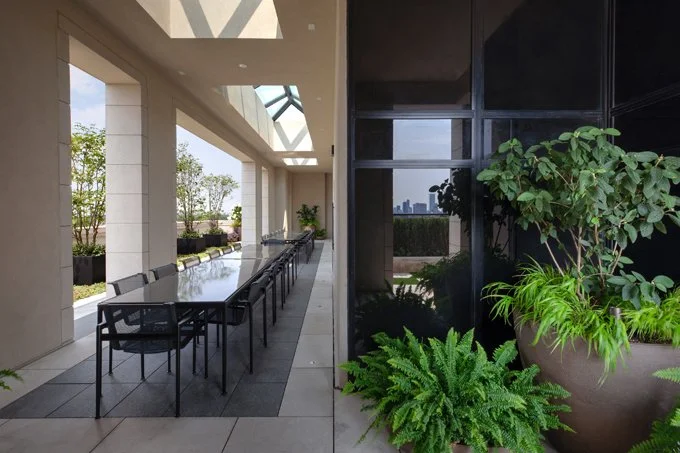 Photographer: Simon Tanenbaum