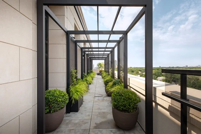 Photographer: Simon Tanenbaum