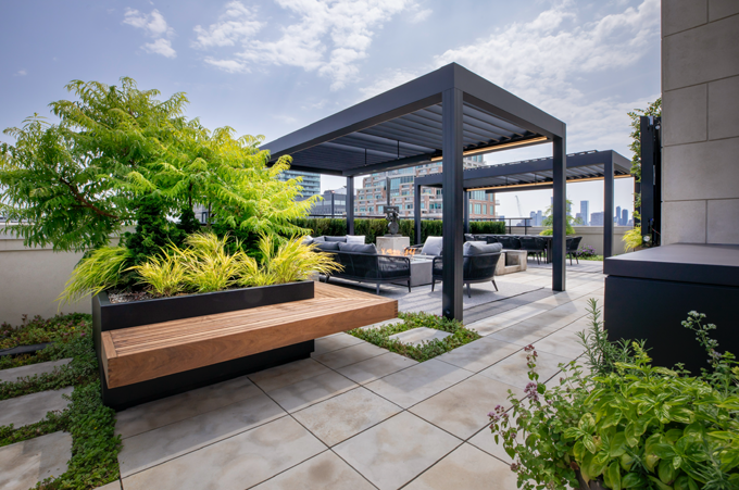 Photographer: Simon Tanenbaum