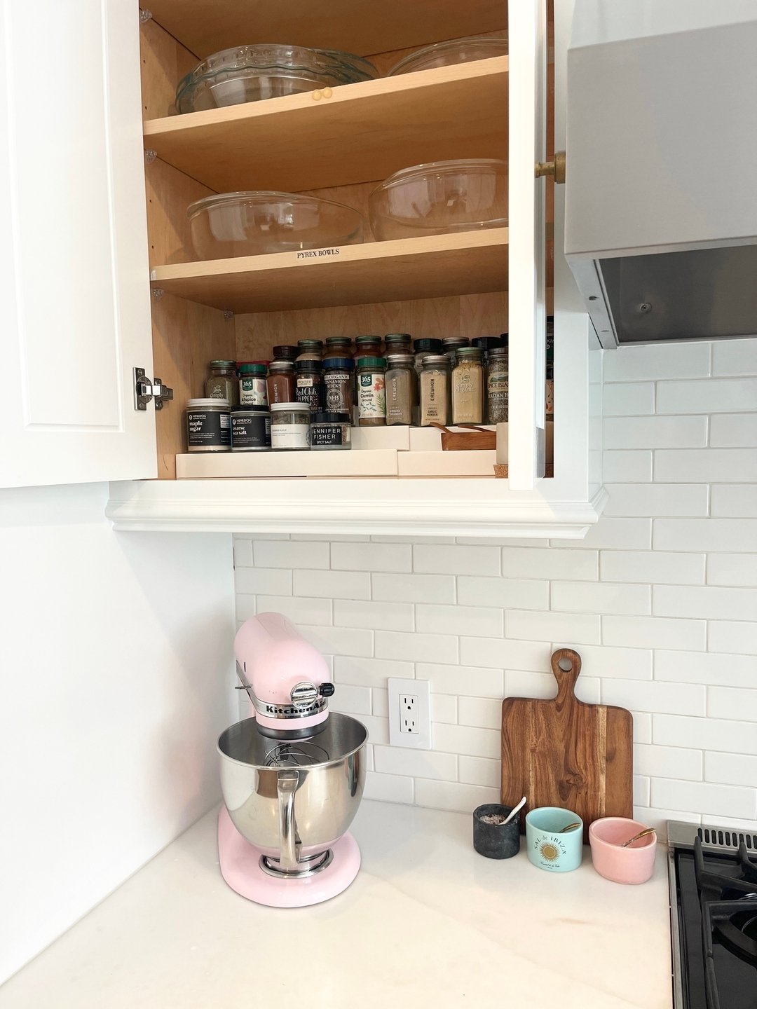 B A K E  O F F / 🍰 We love this baking corner in our clients organized kitchen. Spices, mixing bowls + utensils are all stored within arms reach + a few short steps from the pantry to grab baking ingredients. Pretty sweet! 

📸 curated for #thenimbl