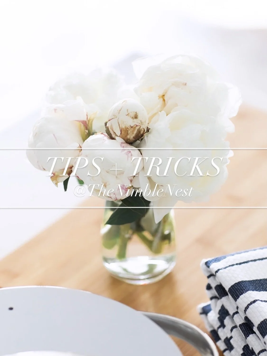 T I P S + T R I C K S / 🌼 Our favorite addition to any kitchen is some fresh florals or greenery to add an instant pop of life + a touch of beauty. 
⠀⠀⠀⠀⠀⠀⠀⠀⠀
📸 @public311design for #thenimblenest
.
.
.
.
. 
#homedecor #decor #interiordecorating #i