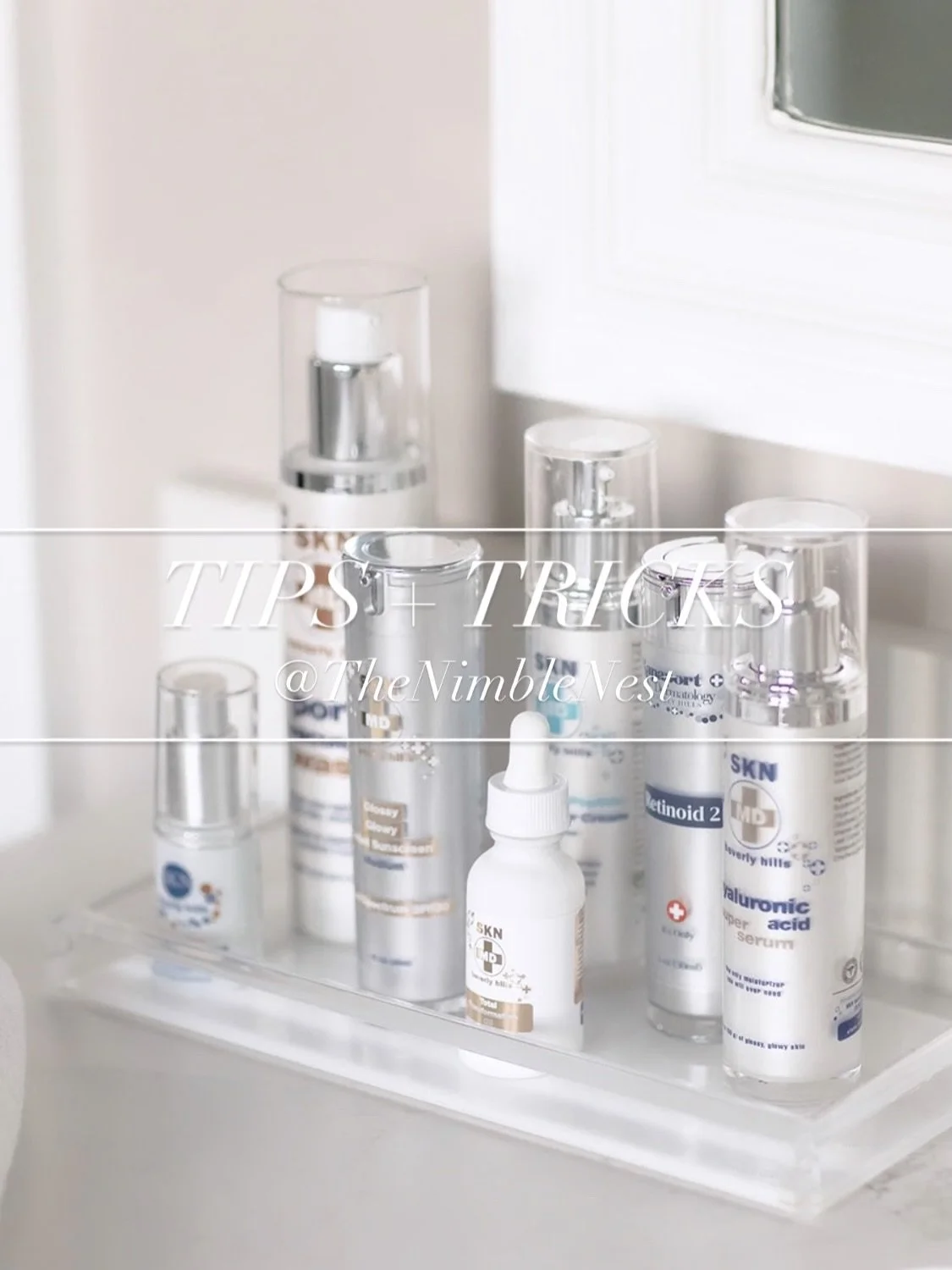 A T  Y O U R  S E R V I C E / 🛎 We love adding a tray to a bathroom counter for our clients who like to leave products out + at the ready. A tray keeps things contained + create a clean visual look. 
⠀⠀⠀⠀⠀⠀⠀⠀⠀
📸 @public311design for #thenimblenest
