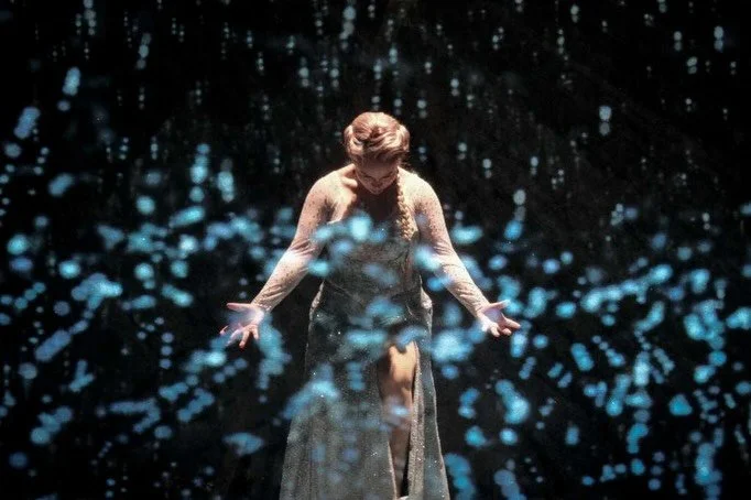 Frozen at Syracuse Stage ❄️
What an incredible trip to Arendelle!! The cast, puppets, creatives, crew, and @syracusestage made this experience truly magical!! I am so proud of what we created!!! 

Enjoy some show photos (sans puppets)❄️❄️

Director: 