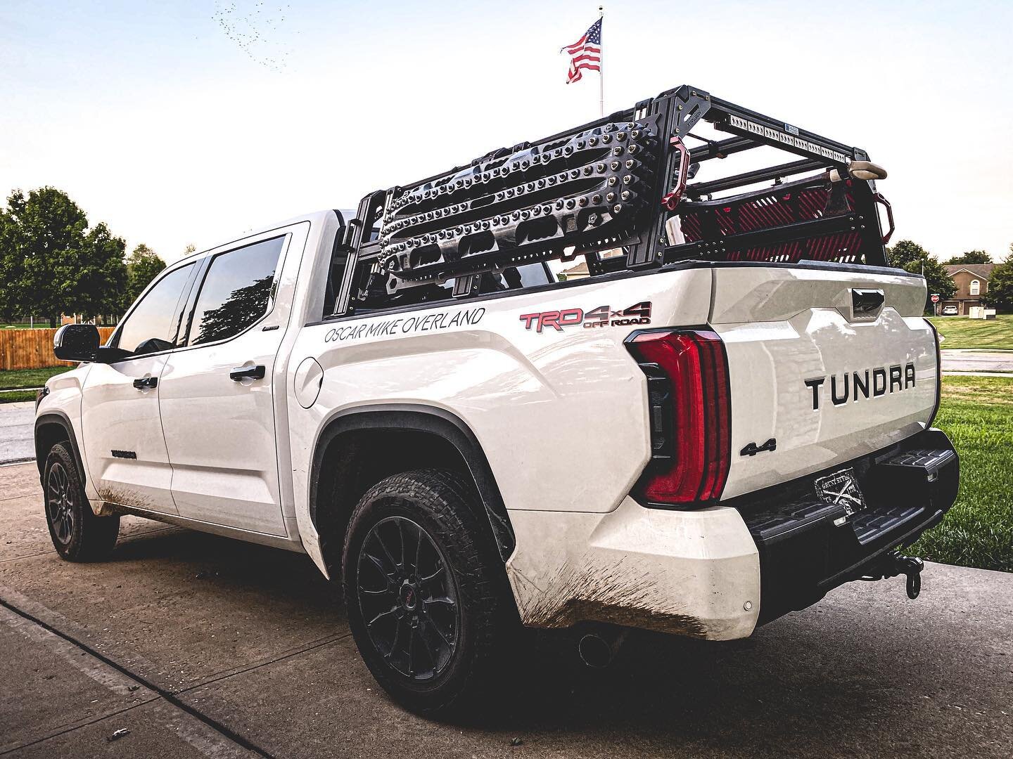 Swipe!! ➡️
We&rsquo;re loving the all new XTR3 from @xtrusionoverland! This the first and only one currently on the all-new 3rd Gen Tundra! These piston driven AXS panels are great for getting our @kc_actiontrax out of the way to access the bed.