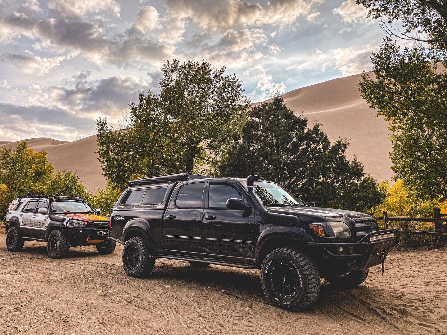 Riley and Dakota in the Great Sand Dunes National Park. What do y&rsquo;all know bout that 1st Gen Tundra build?&rsquo; Phew 🥵😍