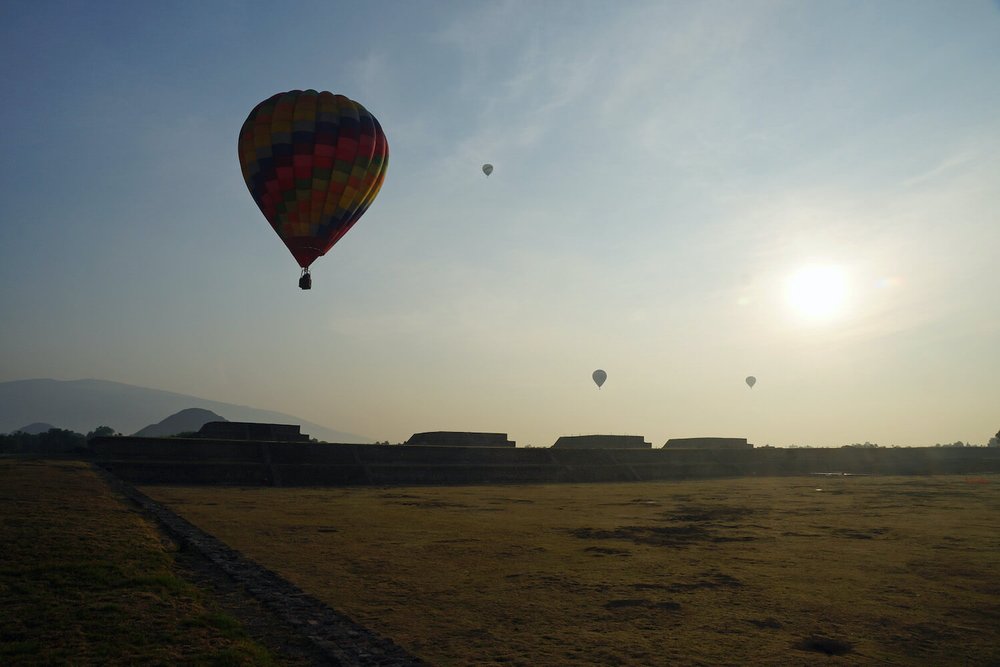 balloon-ride-over-teotihuacan-mexico.jpg