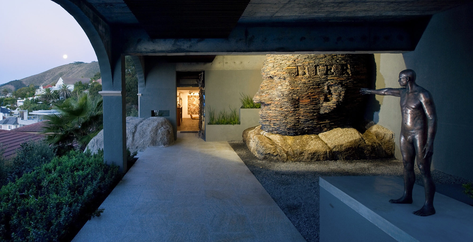 cropEArt_ContemporaryEntrance1-2000x1024.jpg