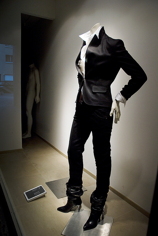 12-ManInTheCornerMannequin-©ShelaghHoward.jpg