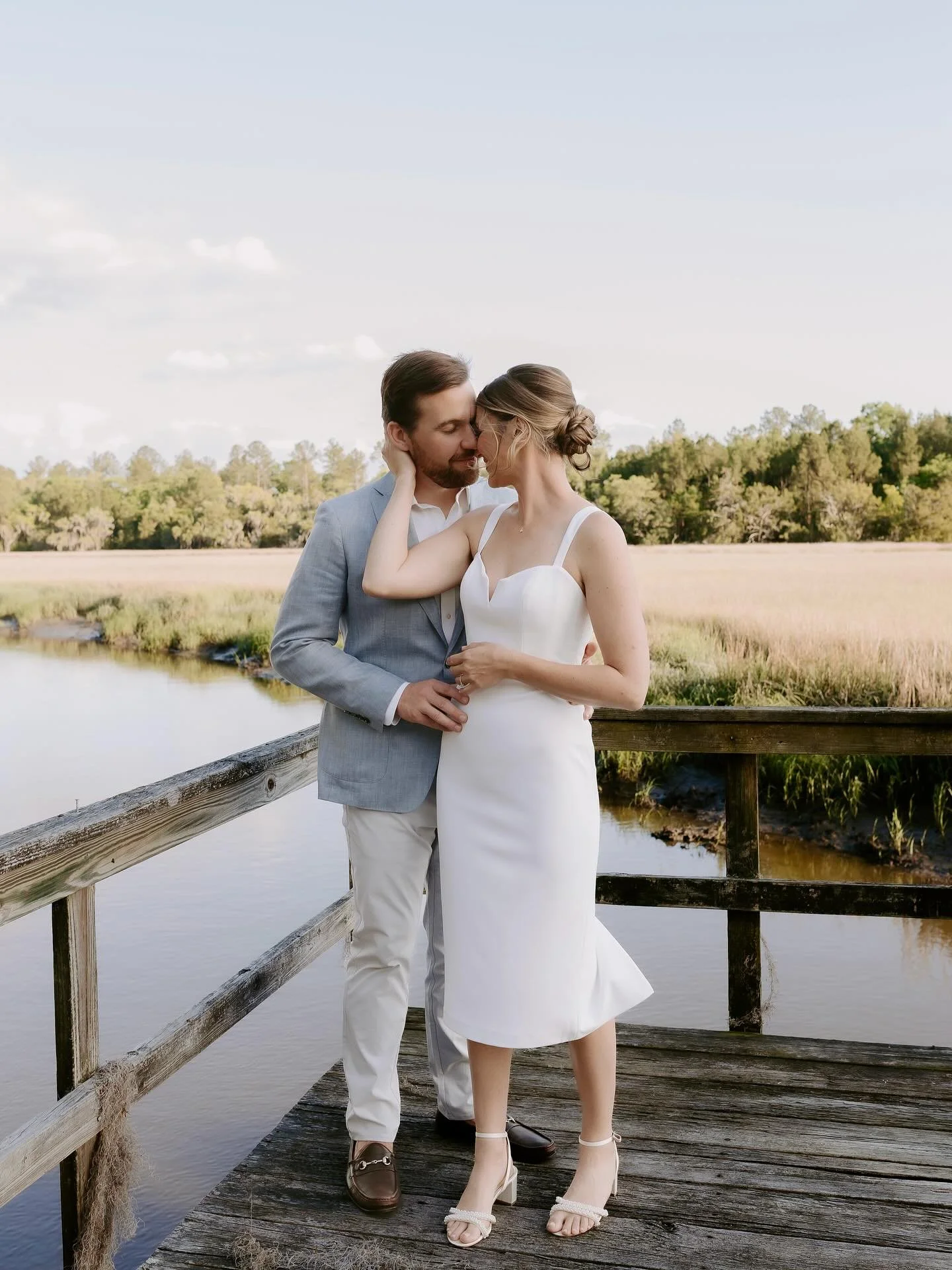 Engagement sessions hit different when they&rsquo;re on land that holds meaning! We took on Chelsae and Taylor&rsquo;s engagement session out in the South Carolina countryside on Taylor&rsquo;s families hunting property! From winding dirt roads and o