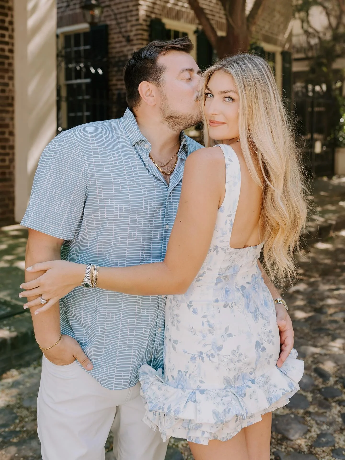 Proof you don&rsquo;t need hours to capture something beautiful! Charleston mini sessions are some of my summertime favorites!🤭✨