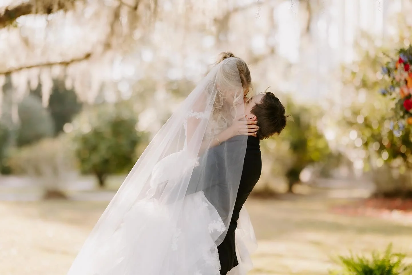 Pt 1 of Anne Elise &amp; Kyle&rsquo;s day! A little country charm, a little glam and a whole lot of magic under the Spanish moss✨🌿
