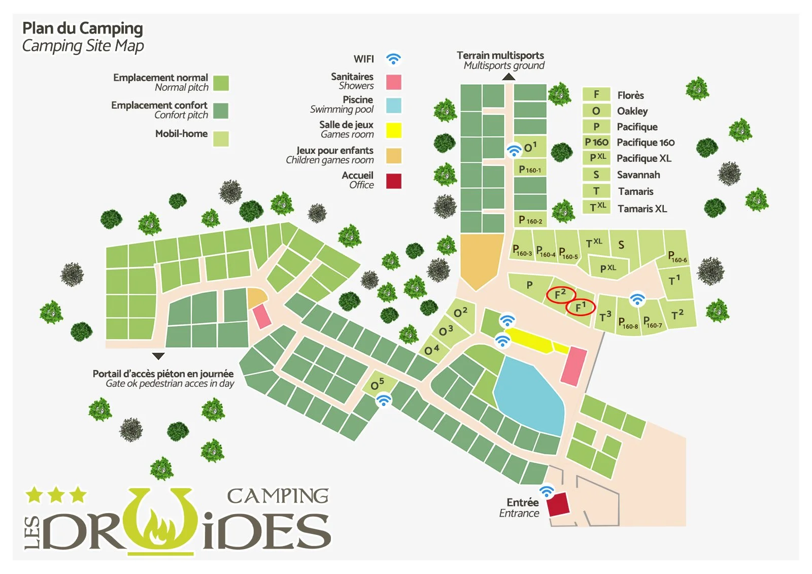 Lageplan des Camping Les Druides mit den Florès-Mobilheimen, Pool, Sanitäranlagen und Rezeption