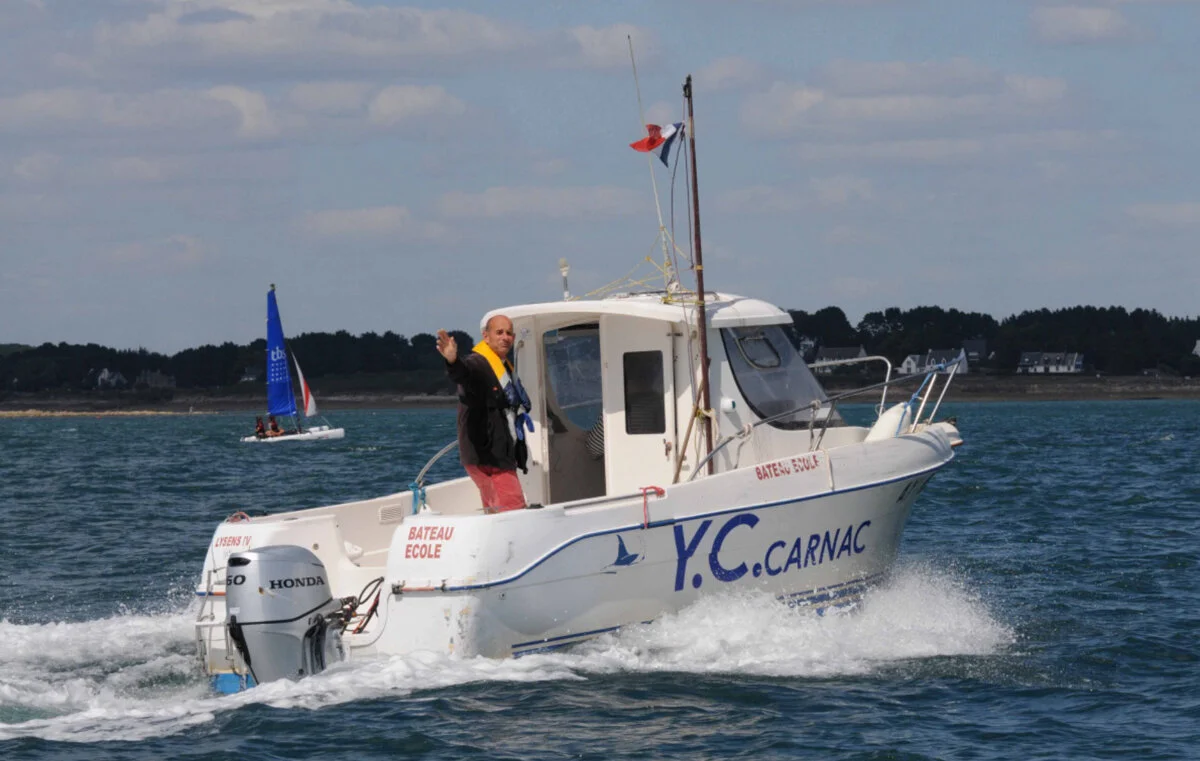 Yacht Club Carnac safety boat supervising trainees in Quiberon Bay