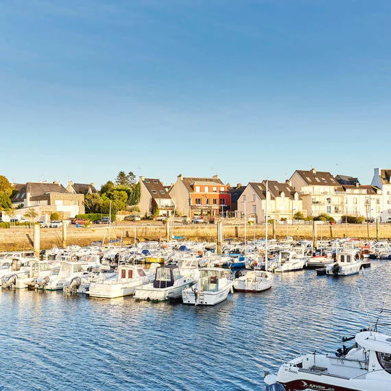 Pleasure boats in the harbour at Étel, in front of the houses in the village centre