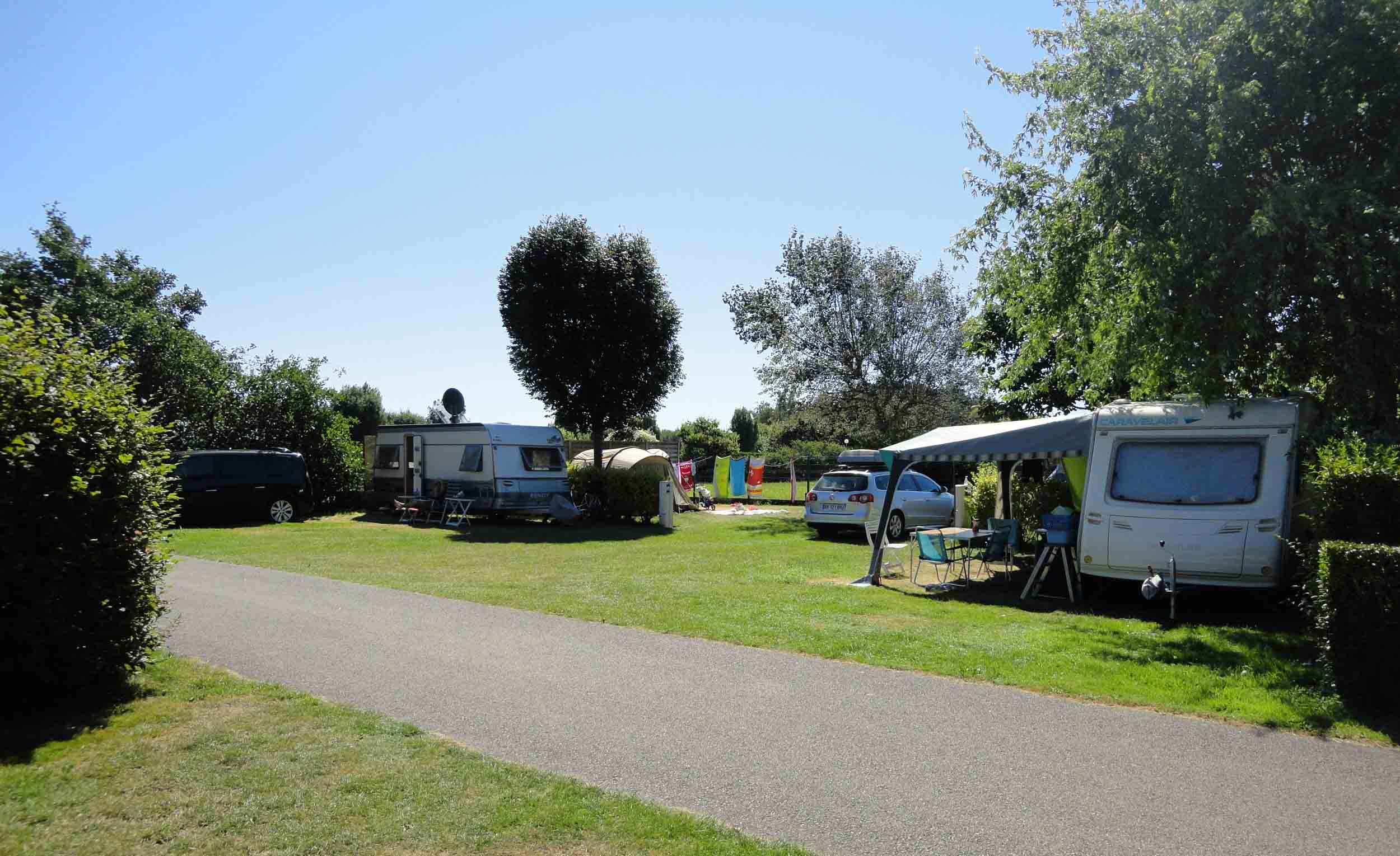 Notre Camping 3 étoiles à Carnac dispose d'emplacements avec éléctricité et point d'eau individuel afin de passer votre séjour en tente, caravane et camping car