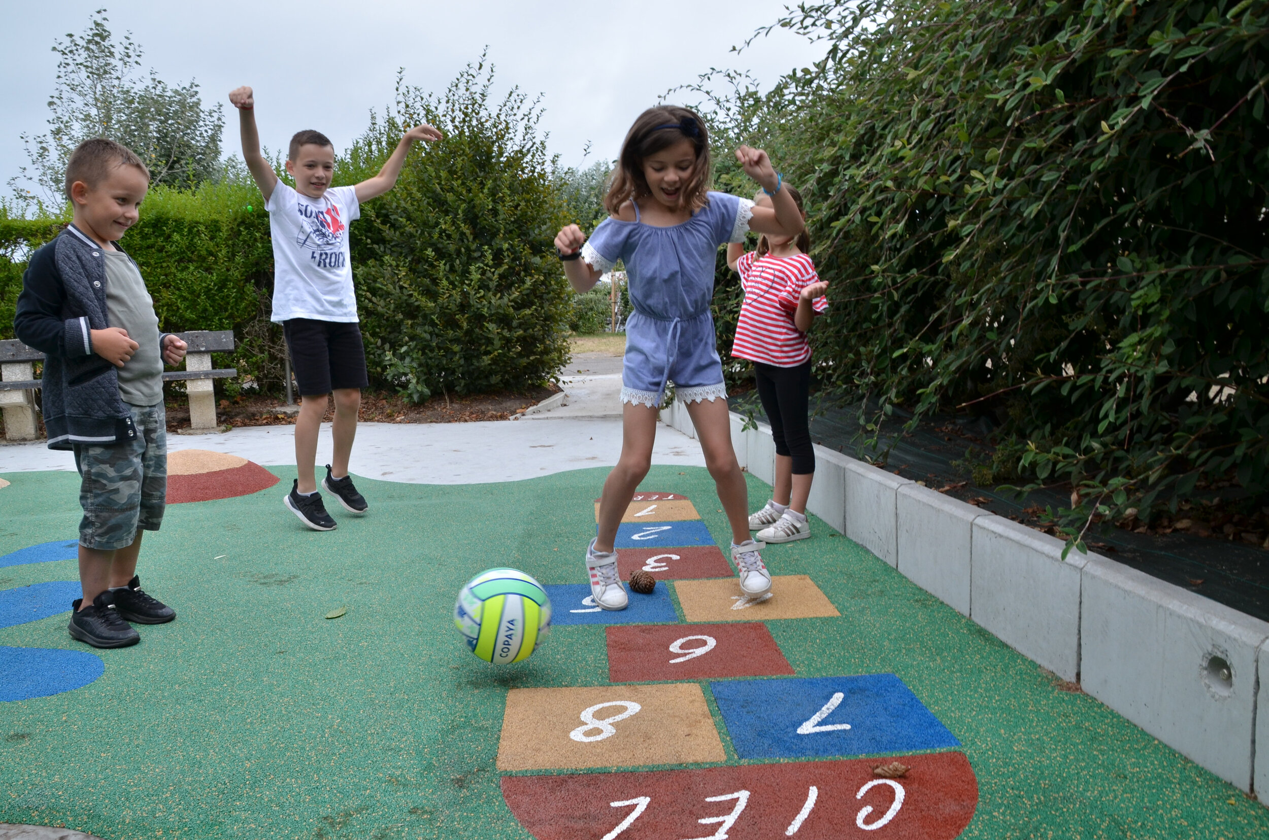 Profitez de différents espaces de jeux pour vos enfants dans notre camping famillial