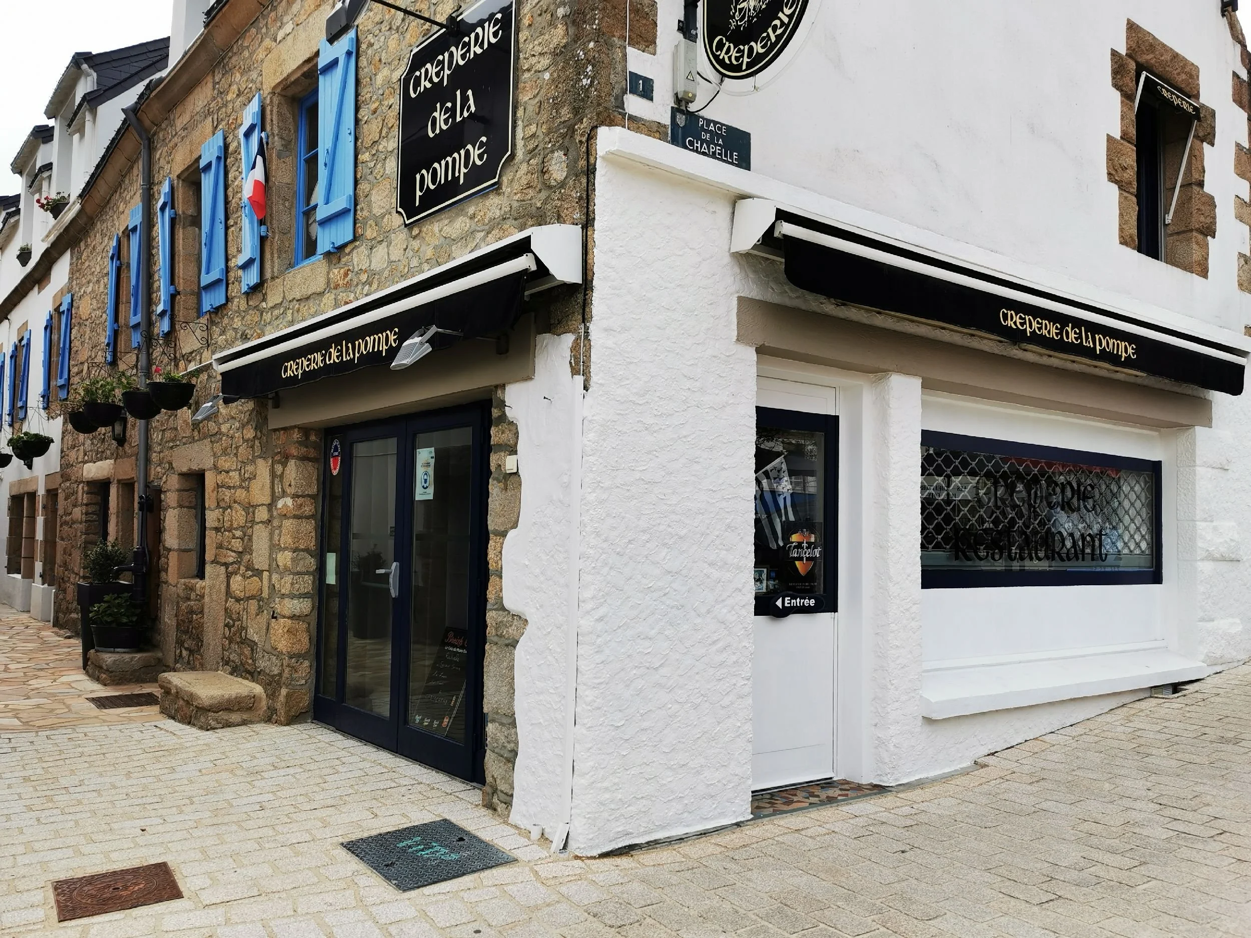 The façade of the Crêperie de la Pompe in the centre of Carnac-Ville
