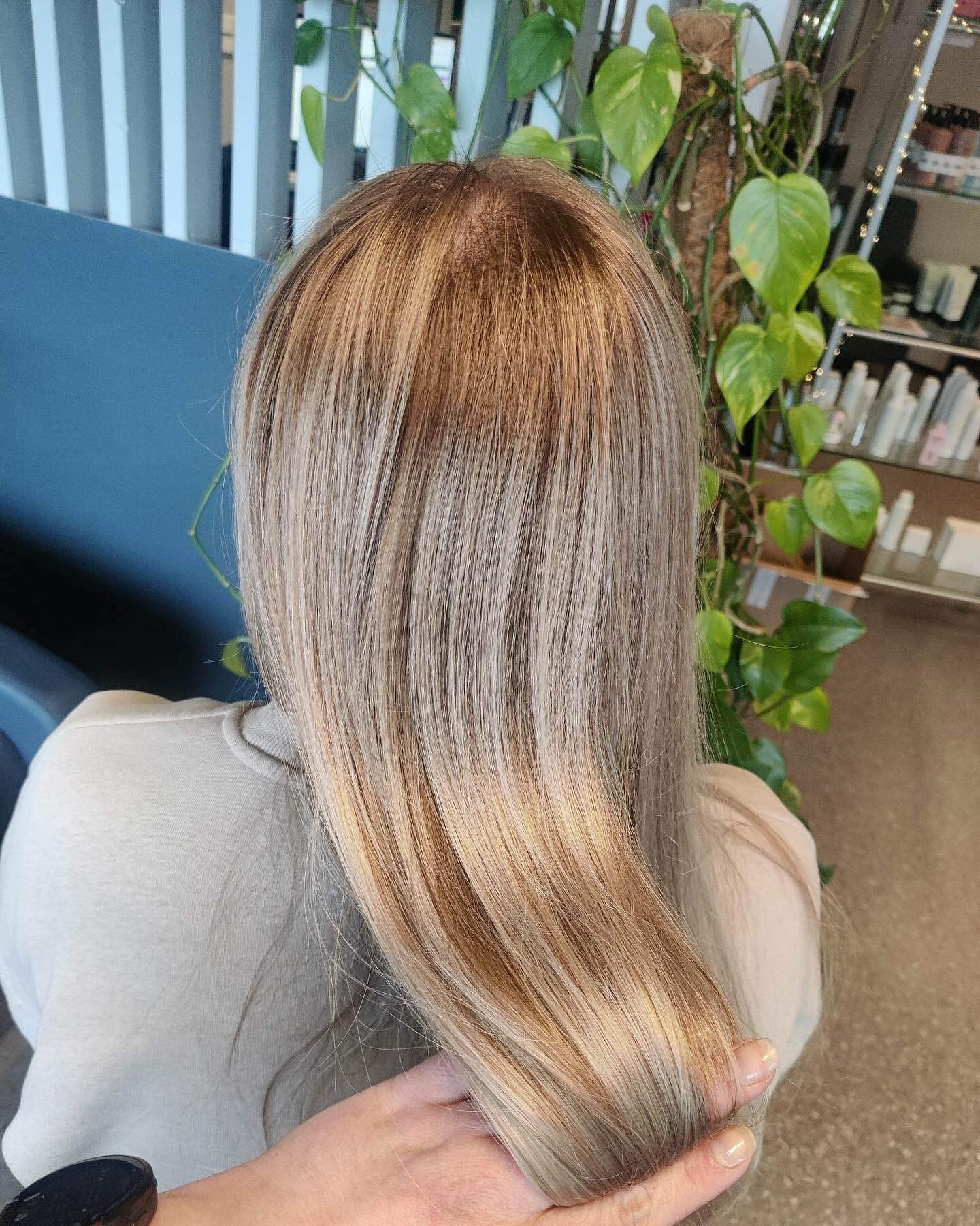 Nydelige Striper❤️&zwj;🔥utf&oslash;rt av Marthe 💗 
&bull;
&bull;
&bull;
&bull;
&bull;
&bull;
#bywe #igoravibrance #blondeme #mydentity #blondemeschwarzkopf #olaplex #olaplexlove #tendenz #joico #joicoeurope #hhs #hhsimonsen #evo #bj&ouml;rk #blonde