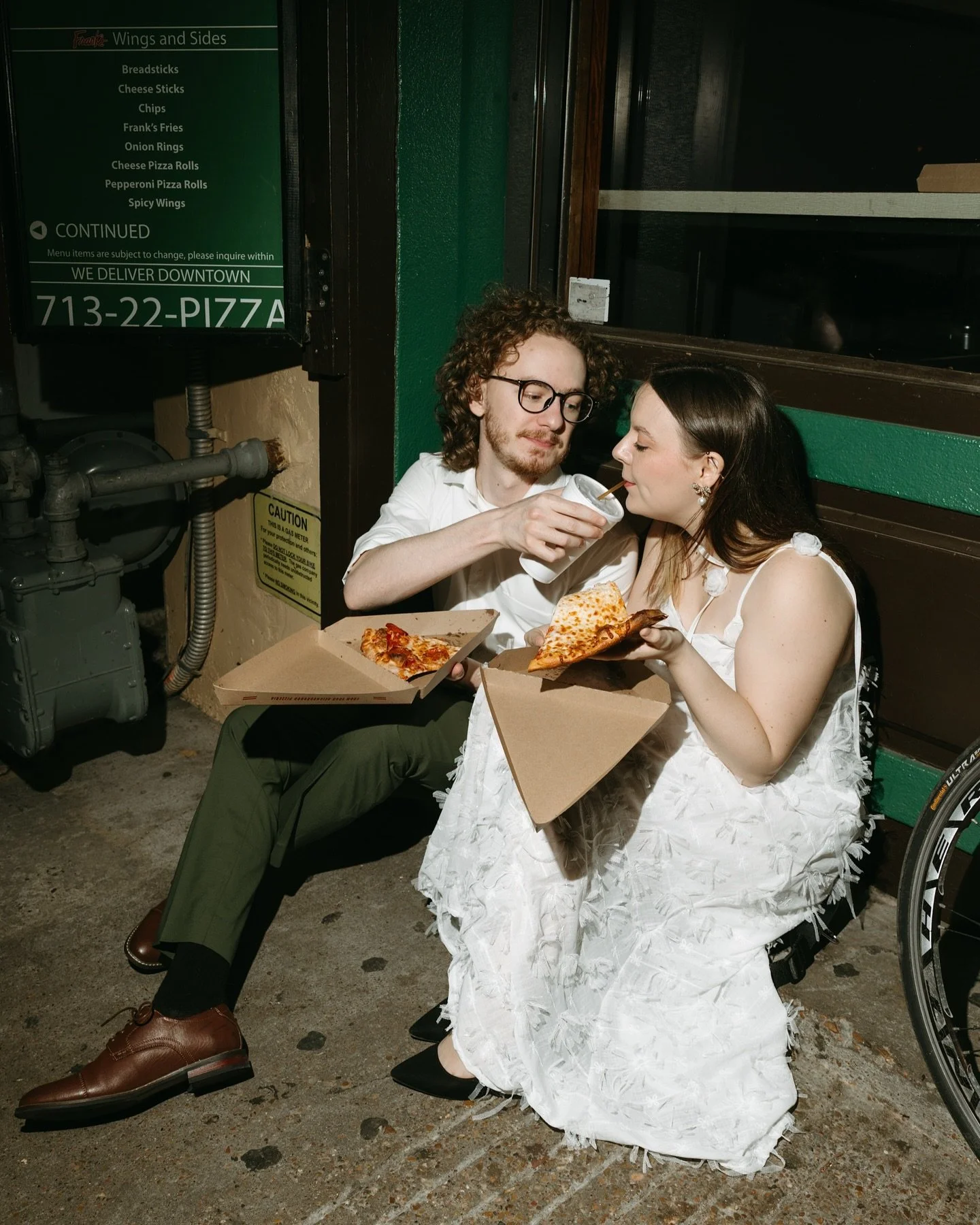 Film + Flash + Frank&rsquo;s = The best way to end an engagement session in downtown after dark 🎞️📸🍕
&bull;
&bull;
&bull;
Houston photographer, couples sessions, fun engagement sessions, pizza date, carefree couples, Houston date night