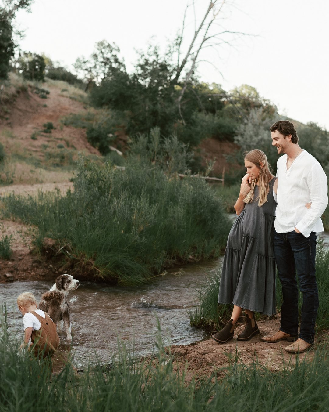 Lifestyle family sessions down by the family creek? Yes please! 😍