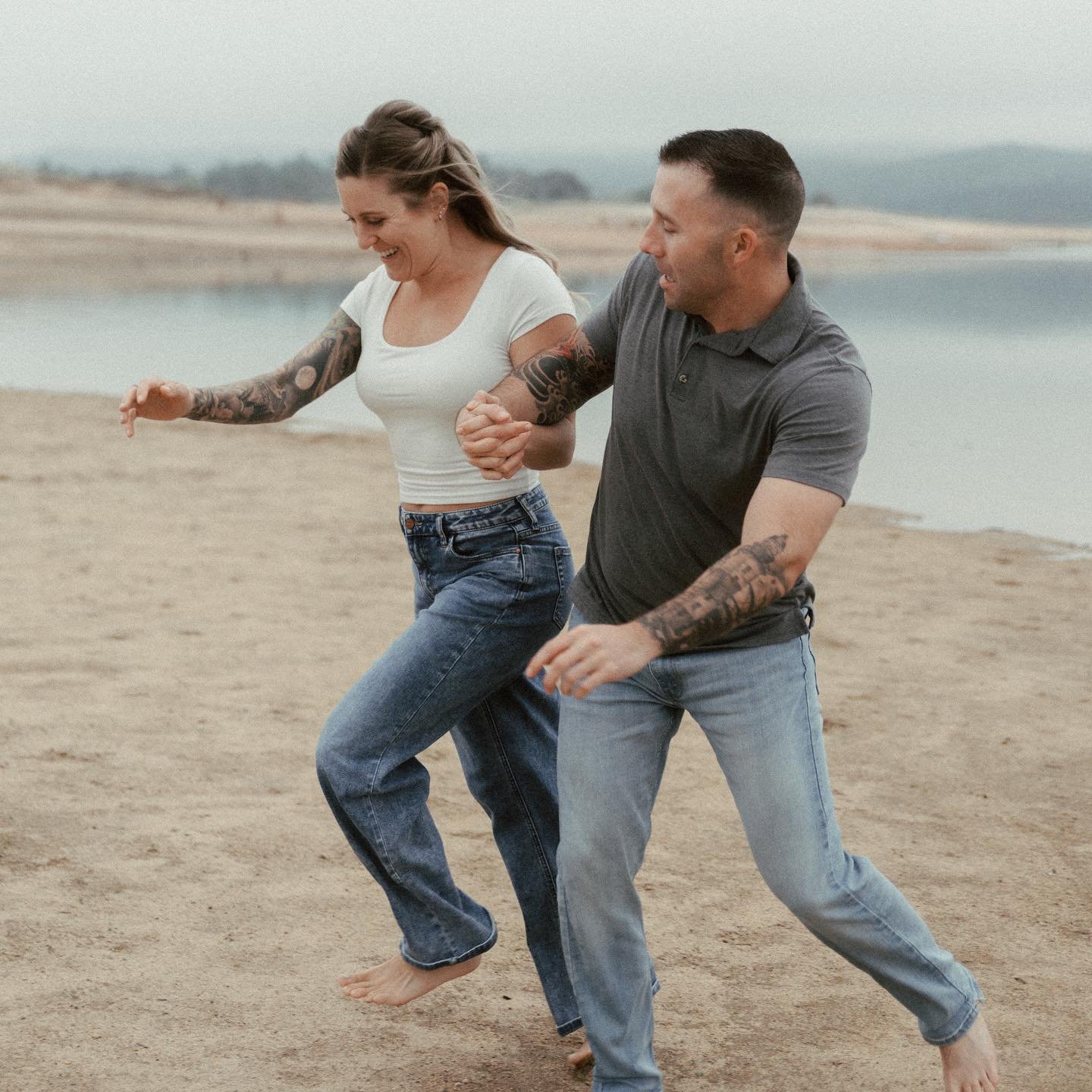 Give me the playful, adventurous couples! I loved capturing these moments for @kellisorensen + Tyler. These two went with the flow&hellip; cough 44 degrees and braved dipping their toes in Folsom lake. All this to say. I LOVED ever moment captured!