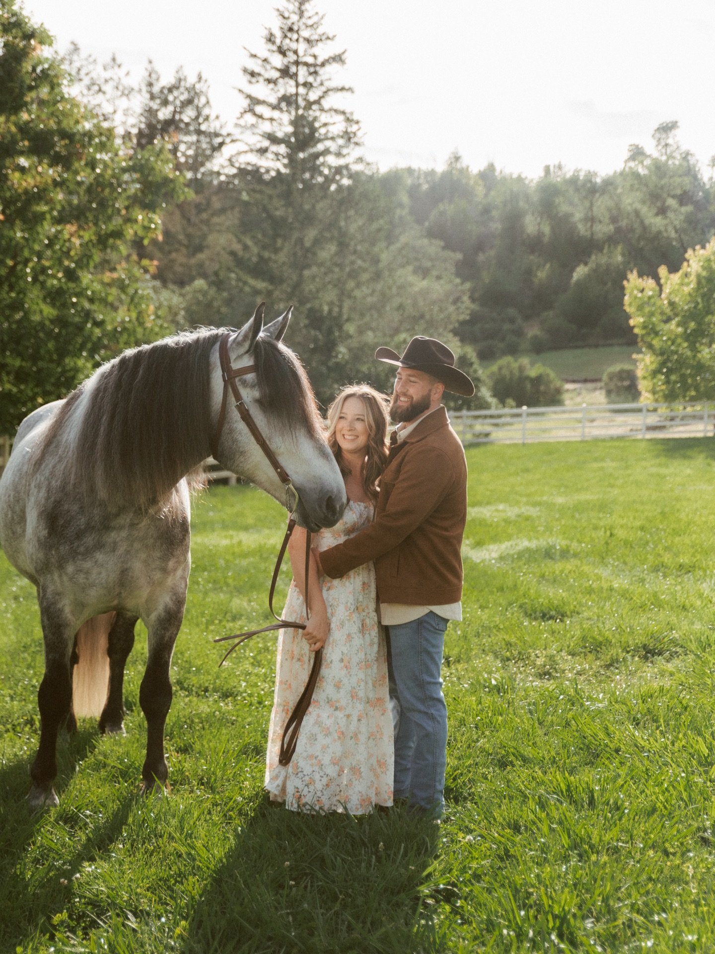 This session was so dreamy &mdash; ranch vibes and cowboy boots all the way! If you've been wanting to incorporate your horse(s) into family, couples, or branding &mdash; let's chat!