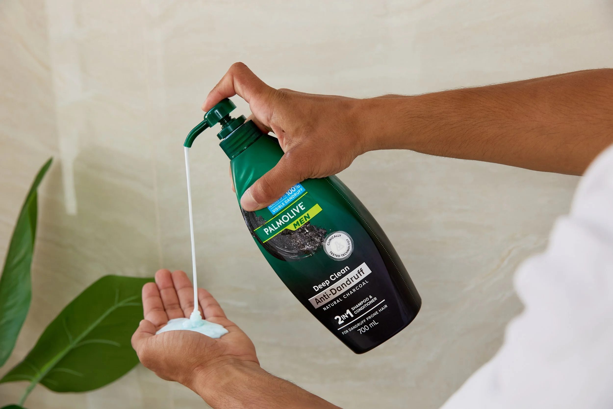 3274 Palmolive Anti-Dandruff Haircare Lifestyle - Emily L00003.jpg