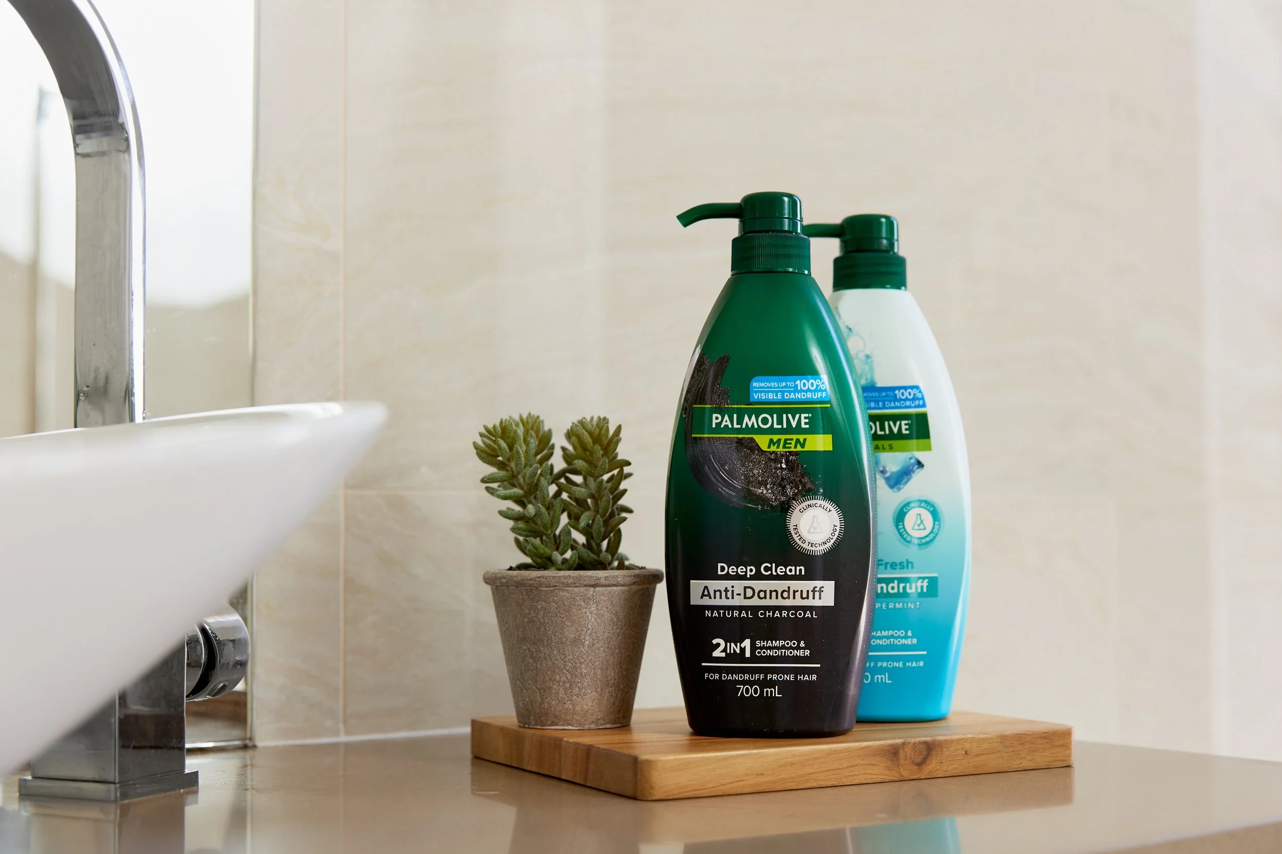 3274 Palmolive Anti-Dandruff Haircare Lifestyle - Emily L00001.jpg