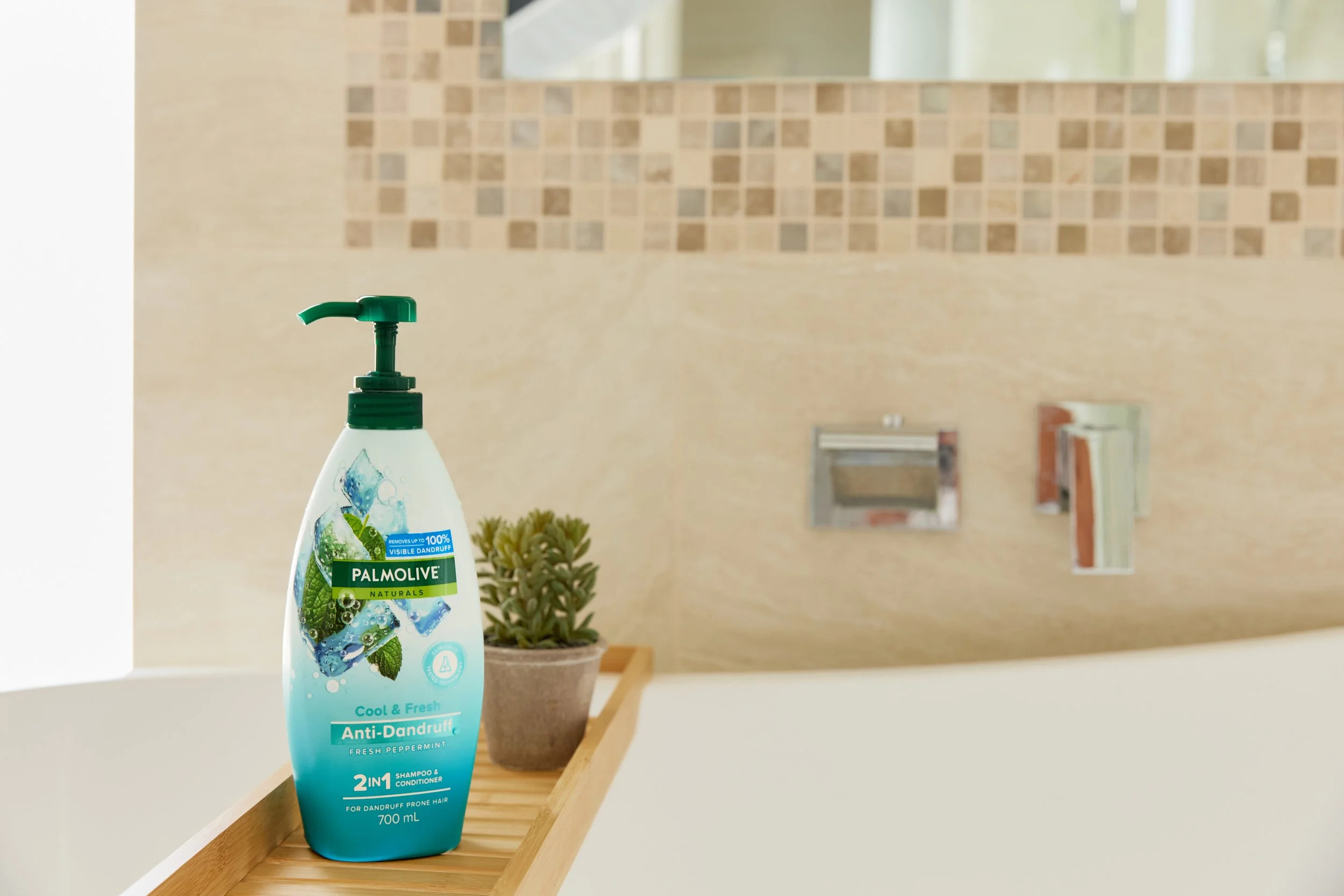 3274 Palmolive Anti-Dandruff Haircare Lifestyle - Emily L00010.jpg
