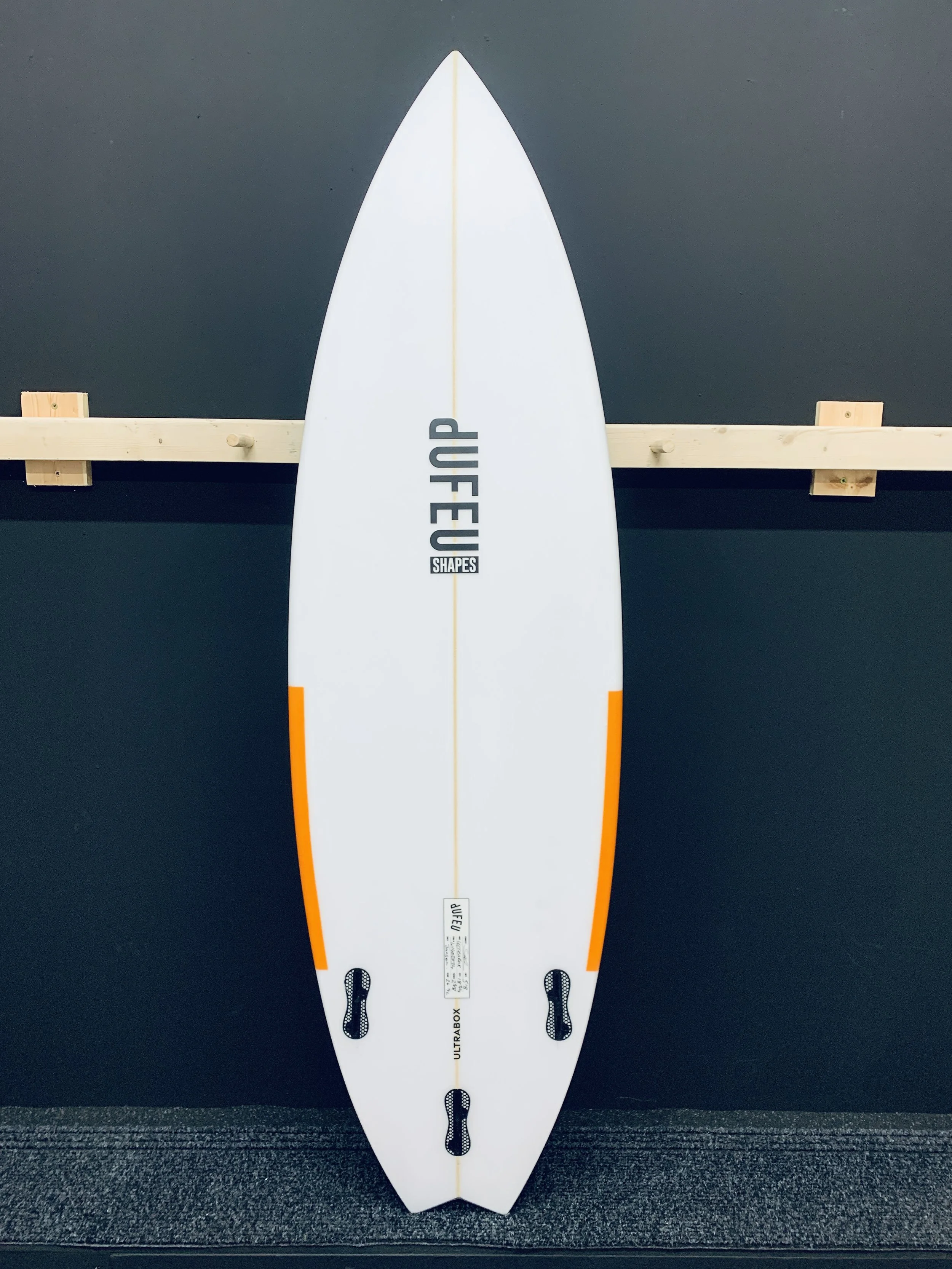 S/H ULTRABOX 5'8 x 18 3/4 x 26.9L FCS2