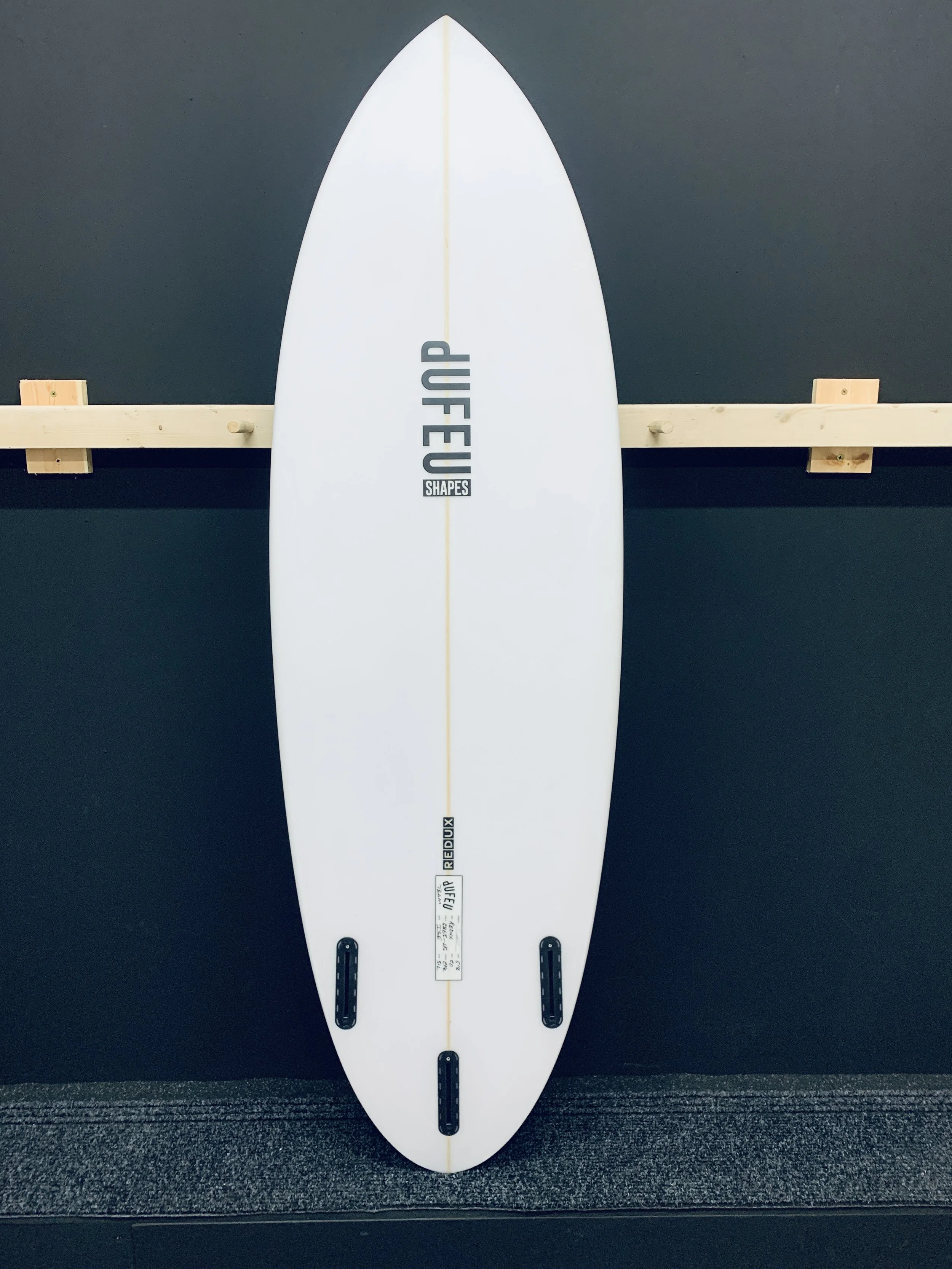 S/H REDUX 5'8 x 20 x 2 1/2 31L FUTURES