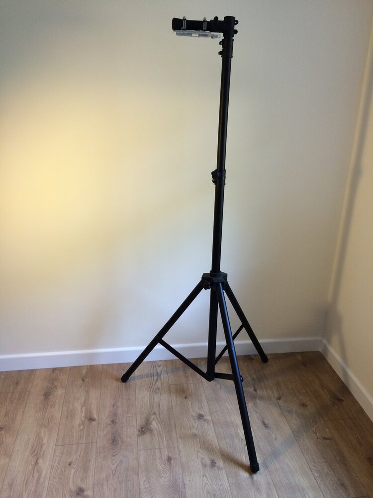 01-speaker-tripod-overview.jpg