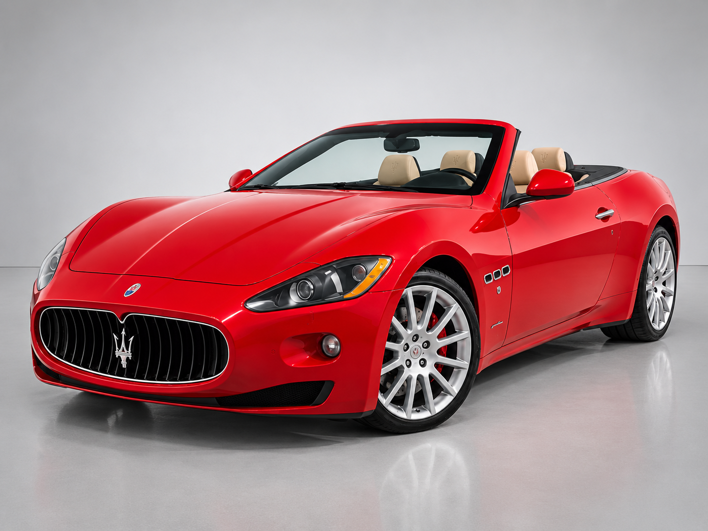2012 Maserati GranTurismo 4,7 cab med kun 32 000km!