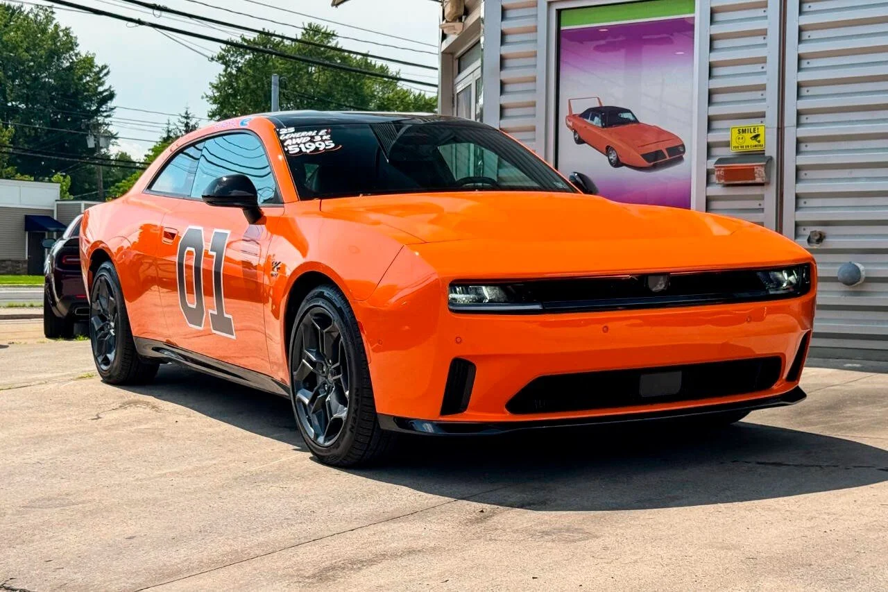 Dodge Charger Daytona R/T 2025
General Lee-dekorert elektrisk Charger med firehjulstrekk 