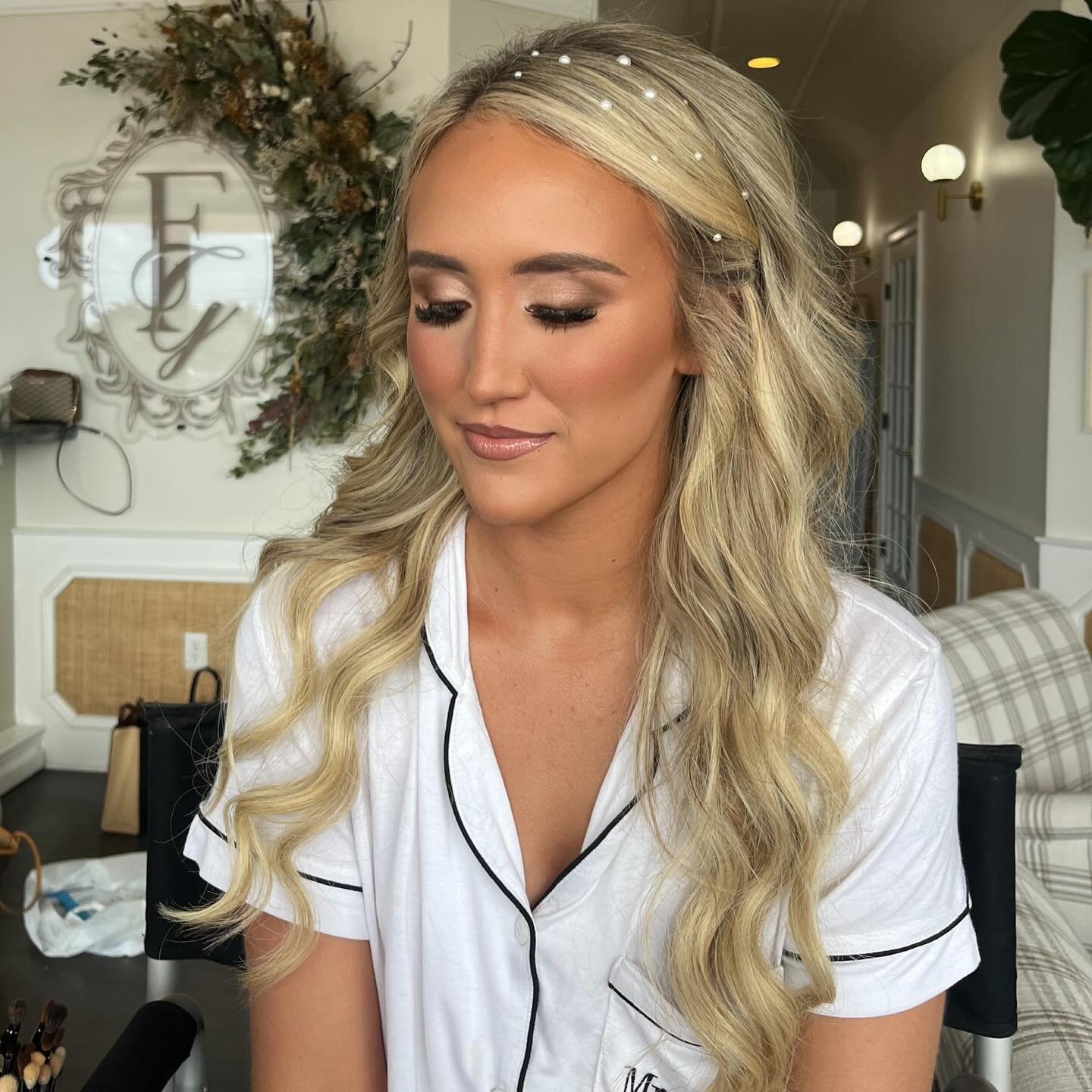We love a bridal GLAM around here🔥 3rd bride of the weekend and going out with a bang 😍 @ragen.barbee makeup glam by me and hair by @hair.by.carleigh @fletcherandgaines 👑 makeup details tagged in post *bride had lash extensions ❤️&zwj;🔥 lips are 