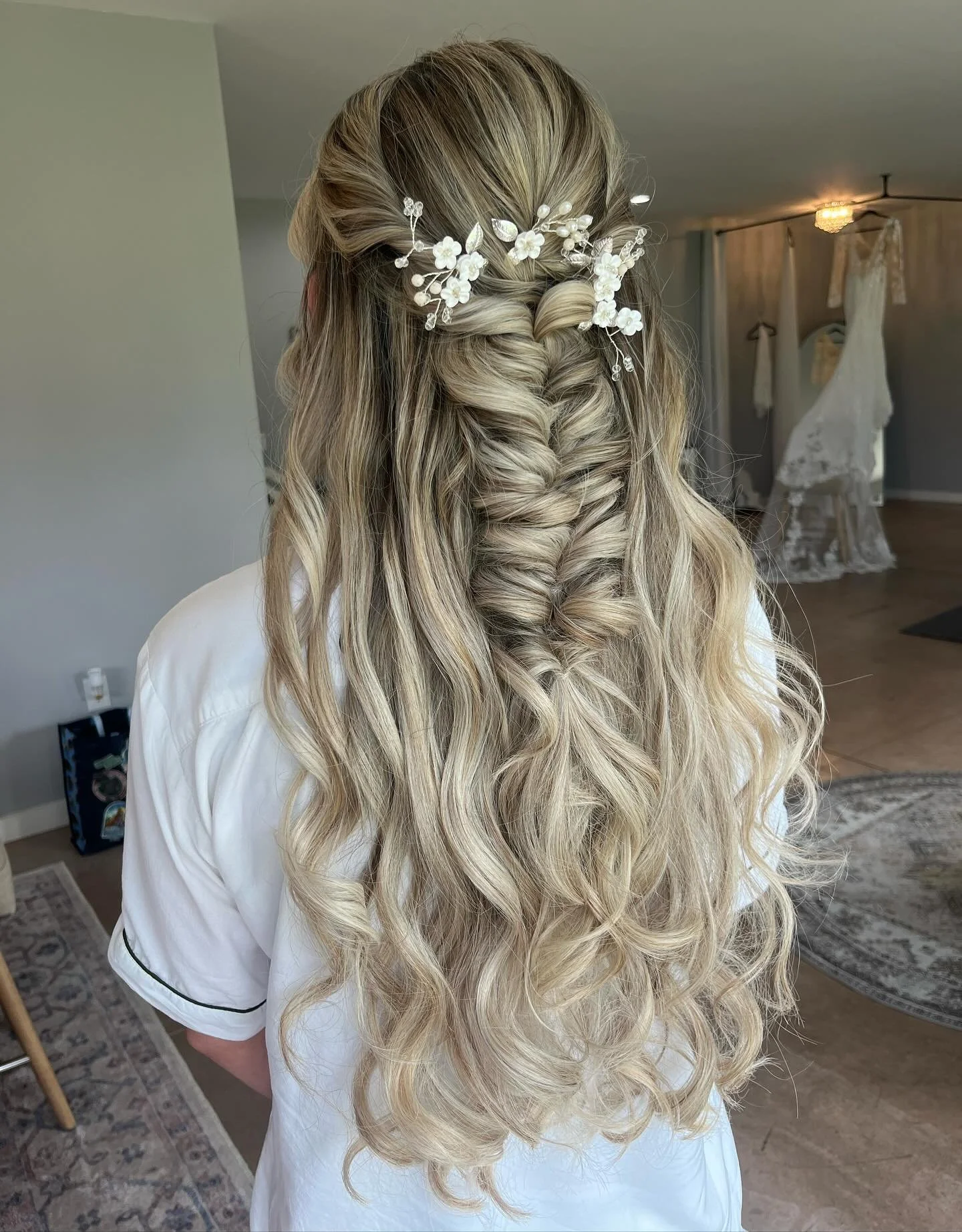 Been a while since I posted a little hair appreciation 🫶🏼🤍 This was all her hair 😭 it was beautiful and perfect for this boho hairstyle! The inspo was lived in curls, textured &ldquo;braid&rdquo; and some volume 👏🏼