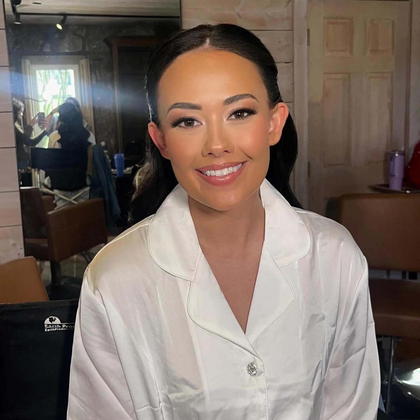 How stunning does @savygood look??🔥😍 obsessed with how this look turned out! We tried a couple different looks over the last couple months, including rehearsal dinner (swipe to the end) and she decided she wanted a glowy/rosy glam! It was both of o