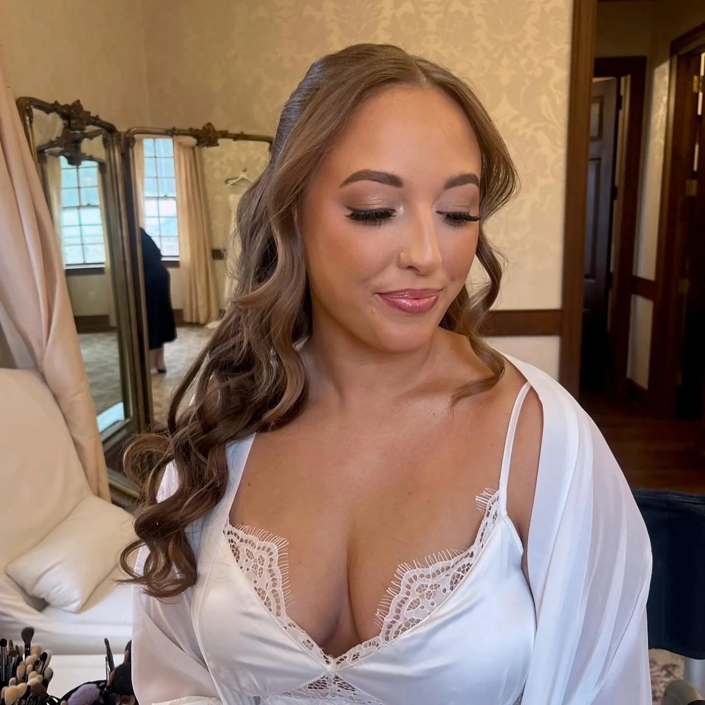 Hope everyone had a Merry Christmas!!! Crazy to think 2025 is coming to a close&hellip; this year just flew by!
I don&rsquo;t know about ya&rsquo;ll, but I&rsquo;m ready for 2026!!!! 🎉 

Love a classic glam for wedding day🤍🫶🏼 makeup by me on @kea