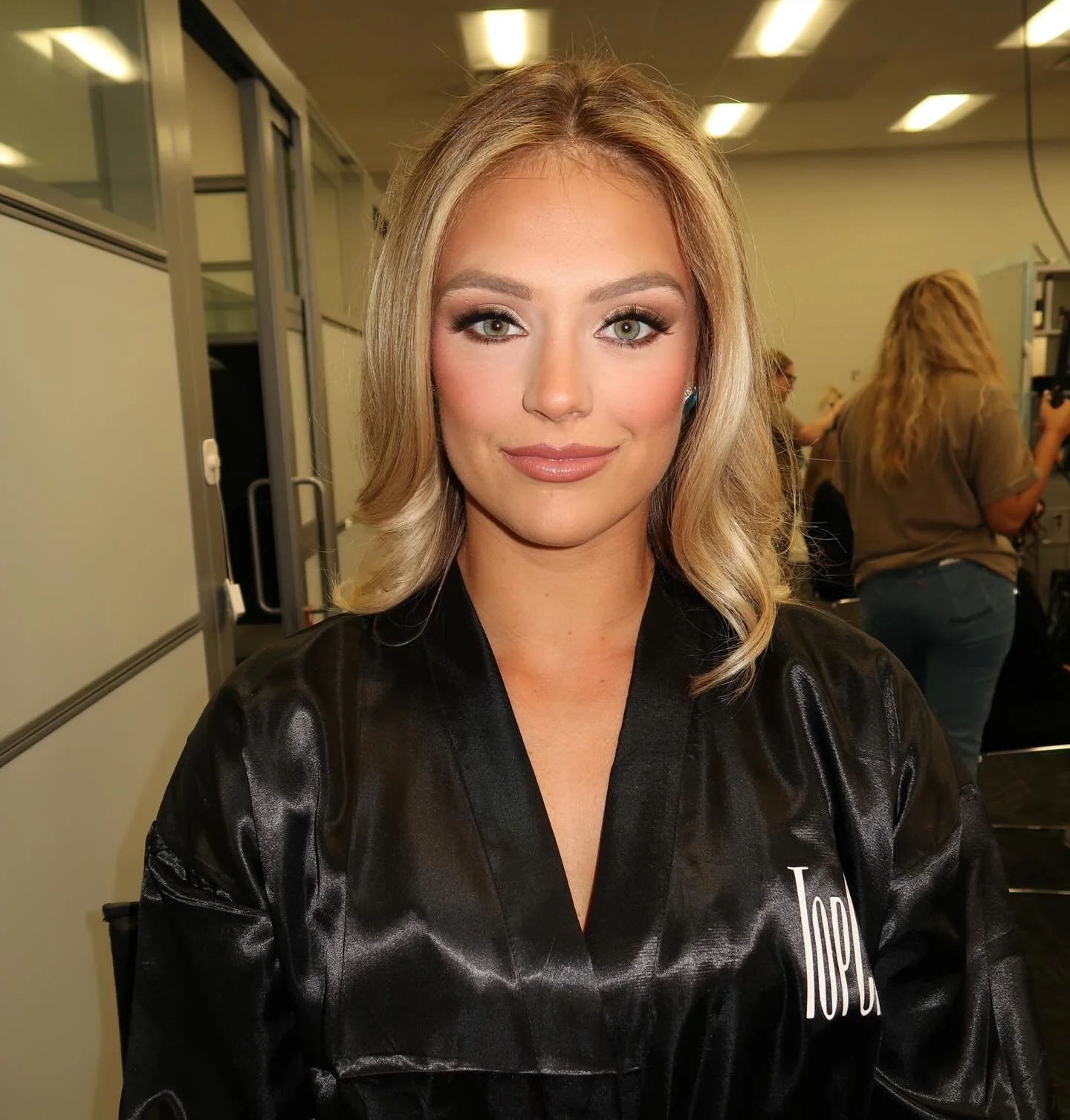 Top Cats 🐈&zwj;⬛ pt 3💙 I forgot I never posted these girlies from August!! Can&rsquo;t forget this glam working with team @jillianmariebeauty16 😮&zwj;💨🤤 #makeupbyme #nflcheerleaders #cltmua #panthers #topcats