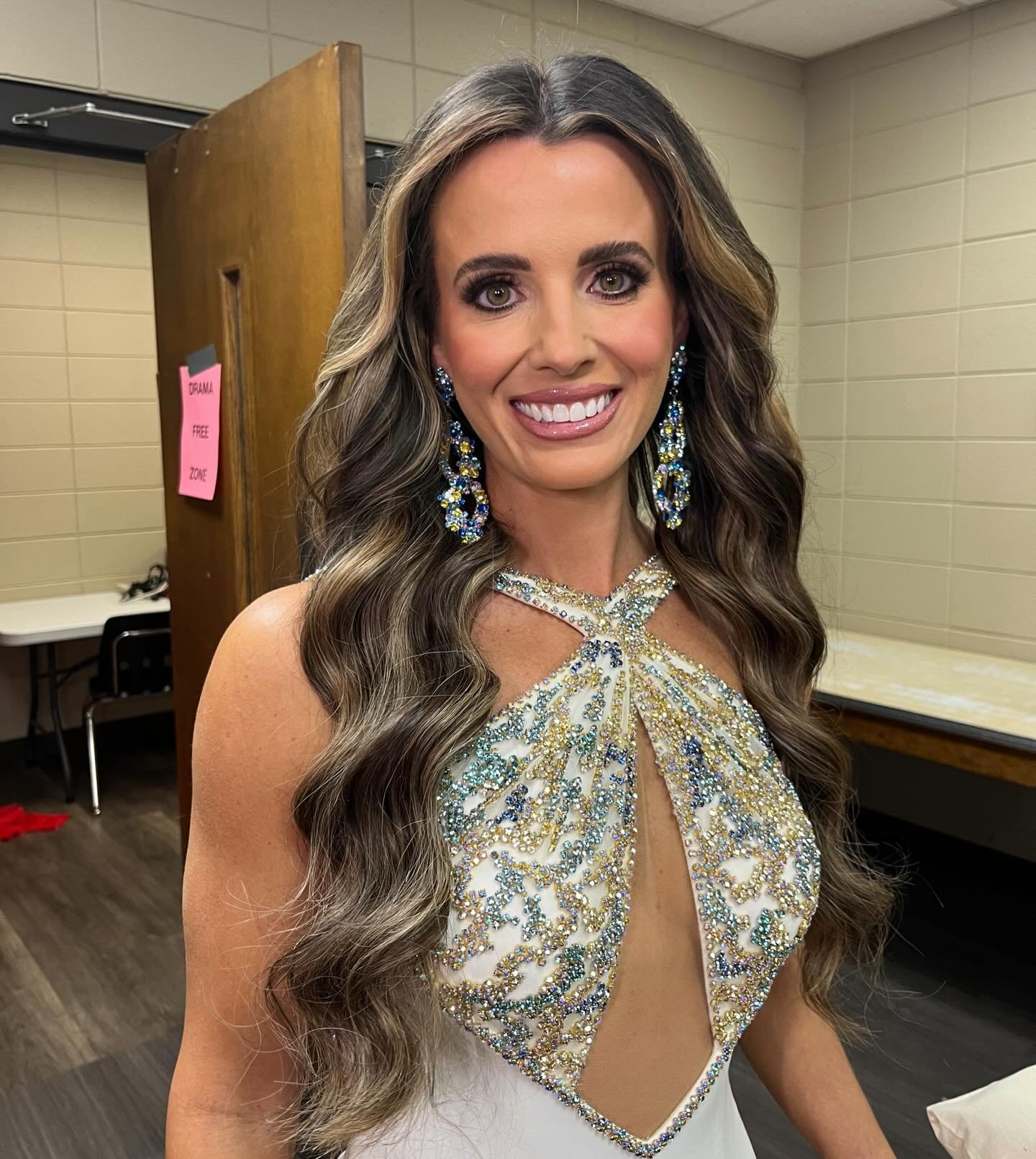 Congratulations to @erin.h.dunaway 🩷 the new Mrs. North Carolina America 👑 it was her first pageant but you&rsquo;d never know it! Now she&rsquo;s off to Vegas to compete at nationals!
@ncscamericapageants