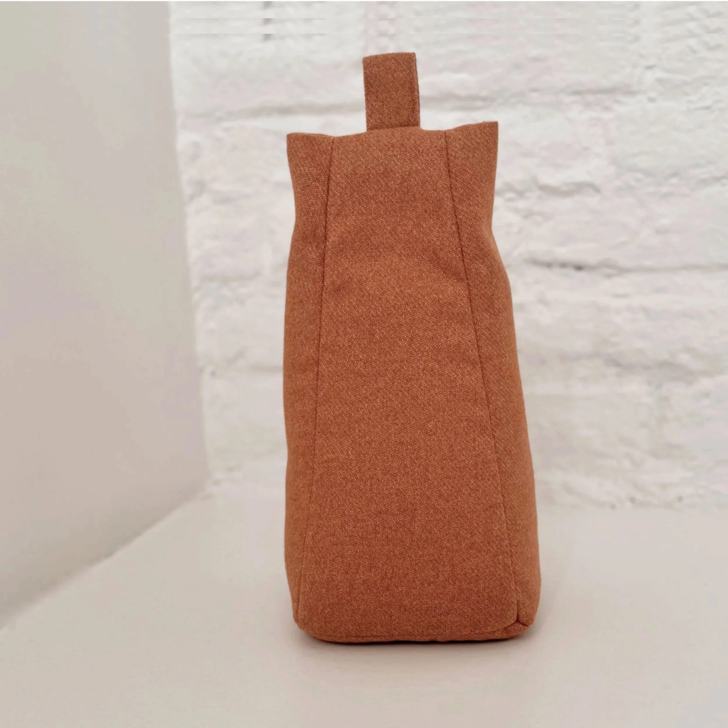 roestkleurige design deurstopper of deurklinkbuffer