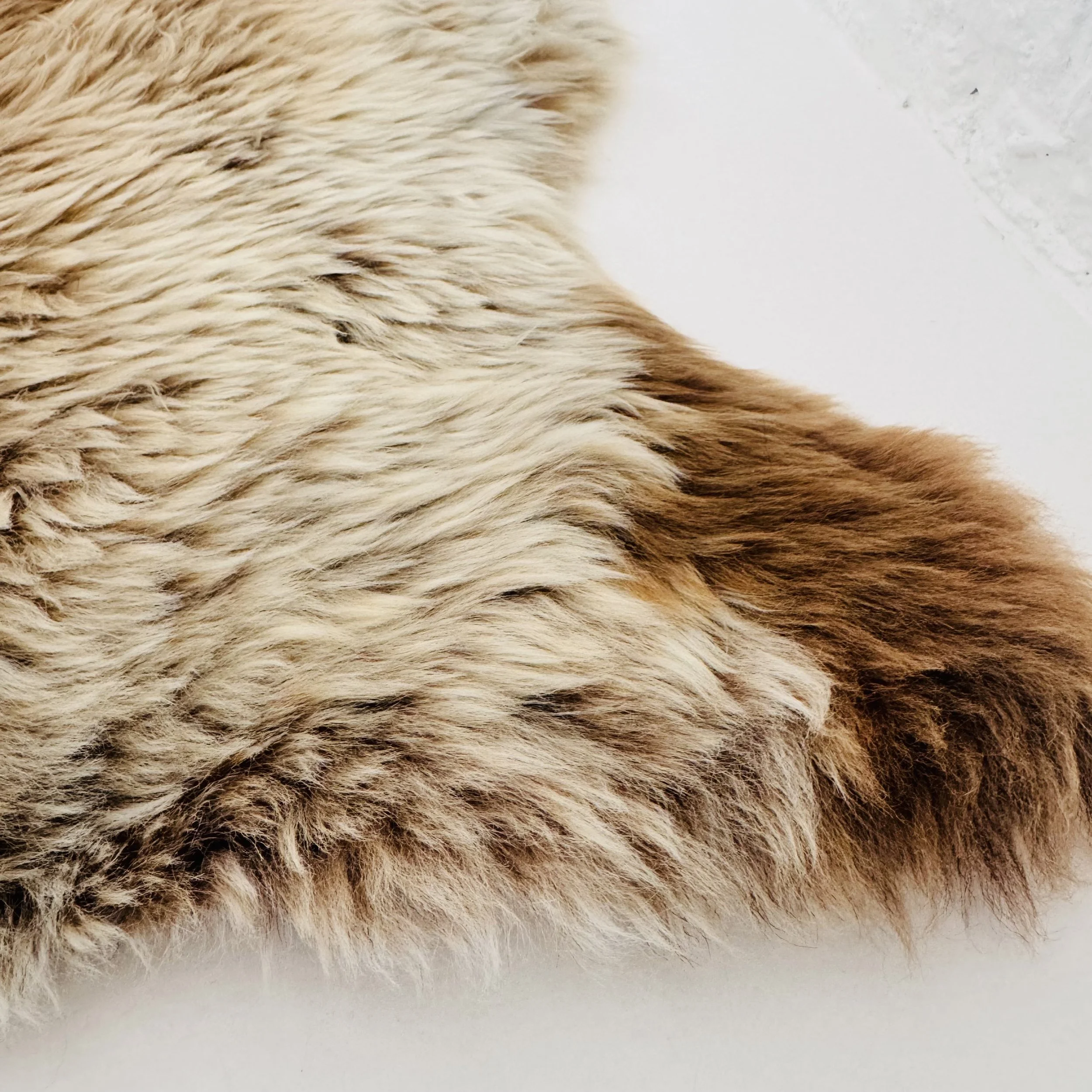 INSPIRED BY MIMI - Texels schapenvacht camel