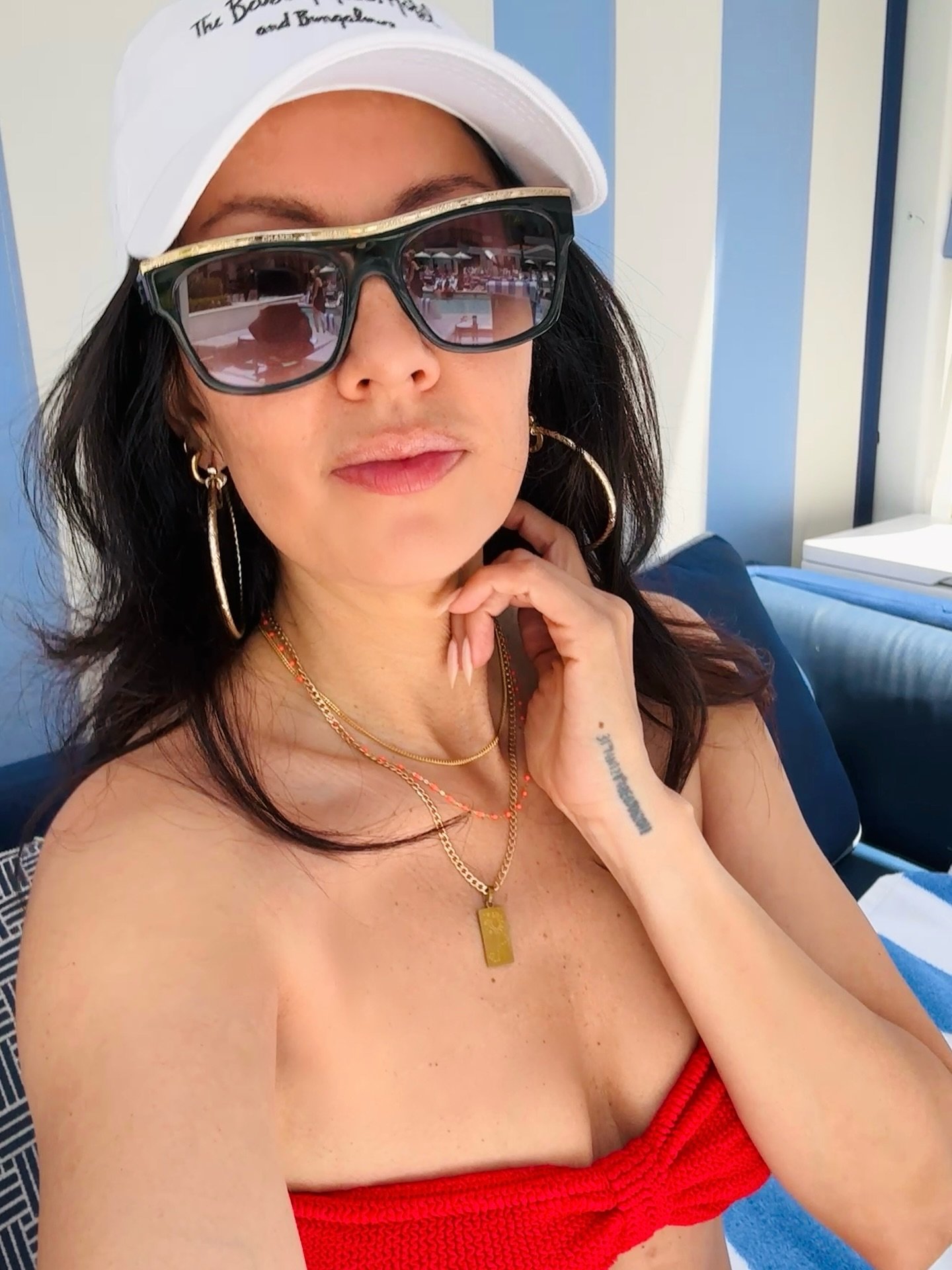 Vegas, you were good to me 🍹#lasvegas
Swift but amazing trip!

#poolday #venetianlasvegas #channelsunglasses #papisteak #vegas