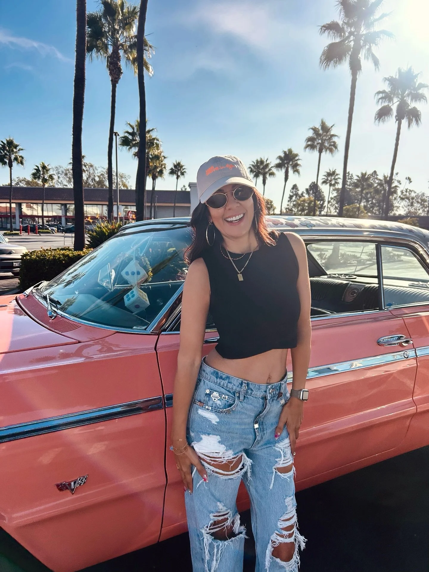 Perfect Sunday afternoon 🤍
#herdriveinstyle @qruisinpch 

#impala #chevyimpala #1964impalass #qruisinpch