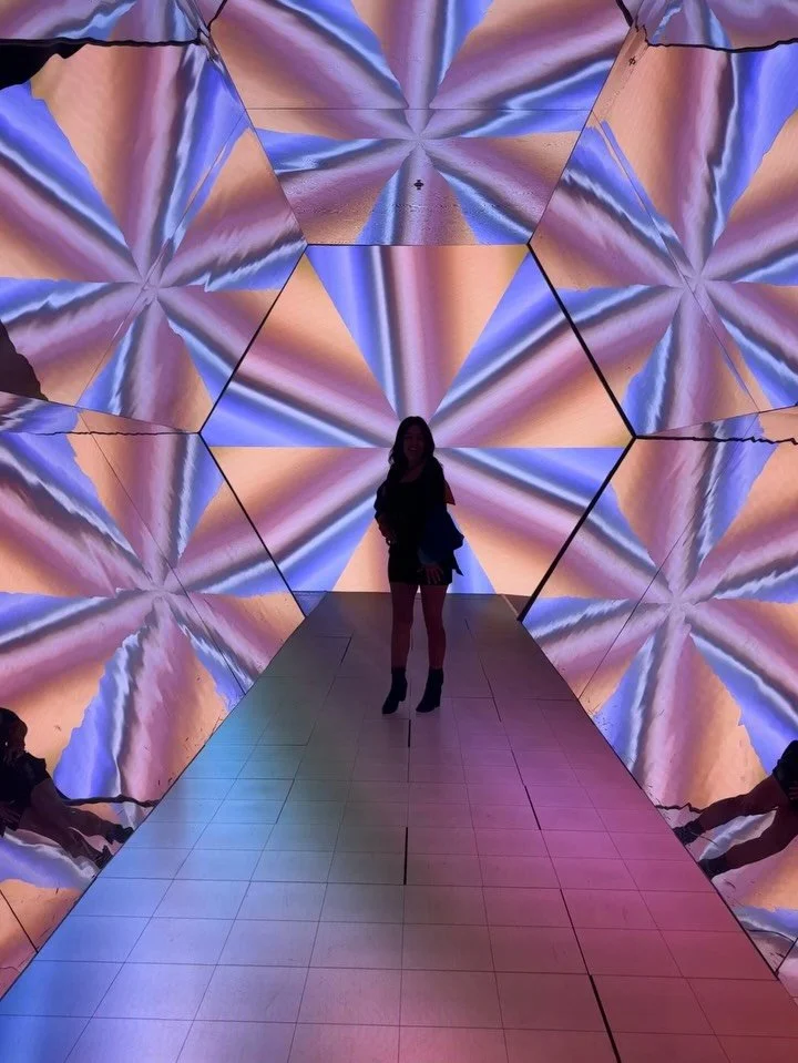 Bubbly place for a bubbly Saturday night! 

#bubbleplant #la #colorful